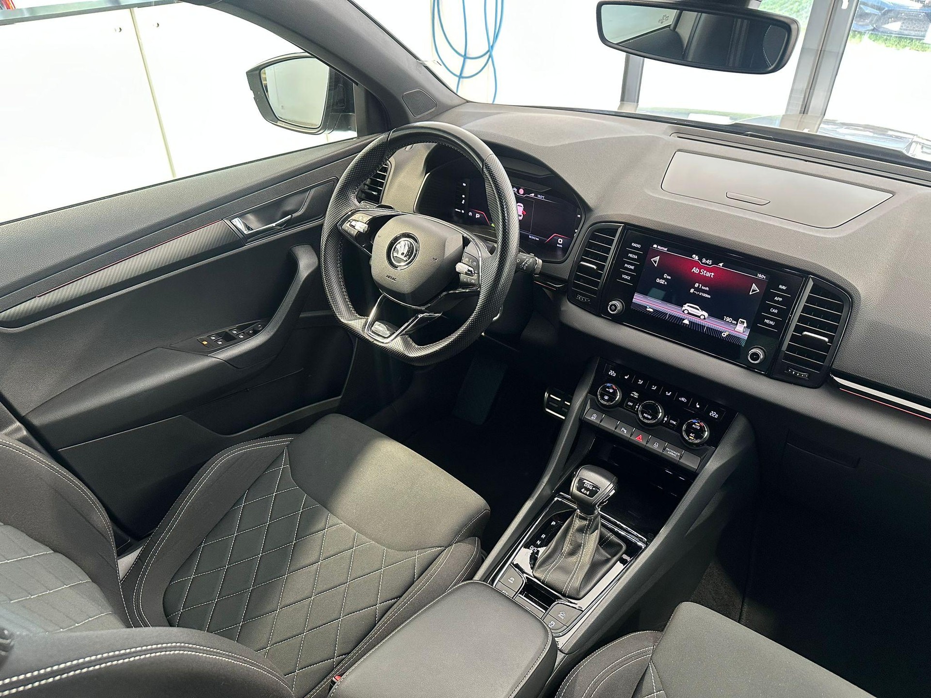 SKODA Karoq 2.0 TSI SportLine DSG 4x4-image-8