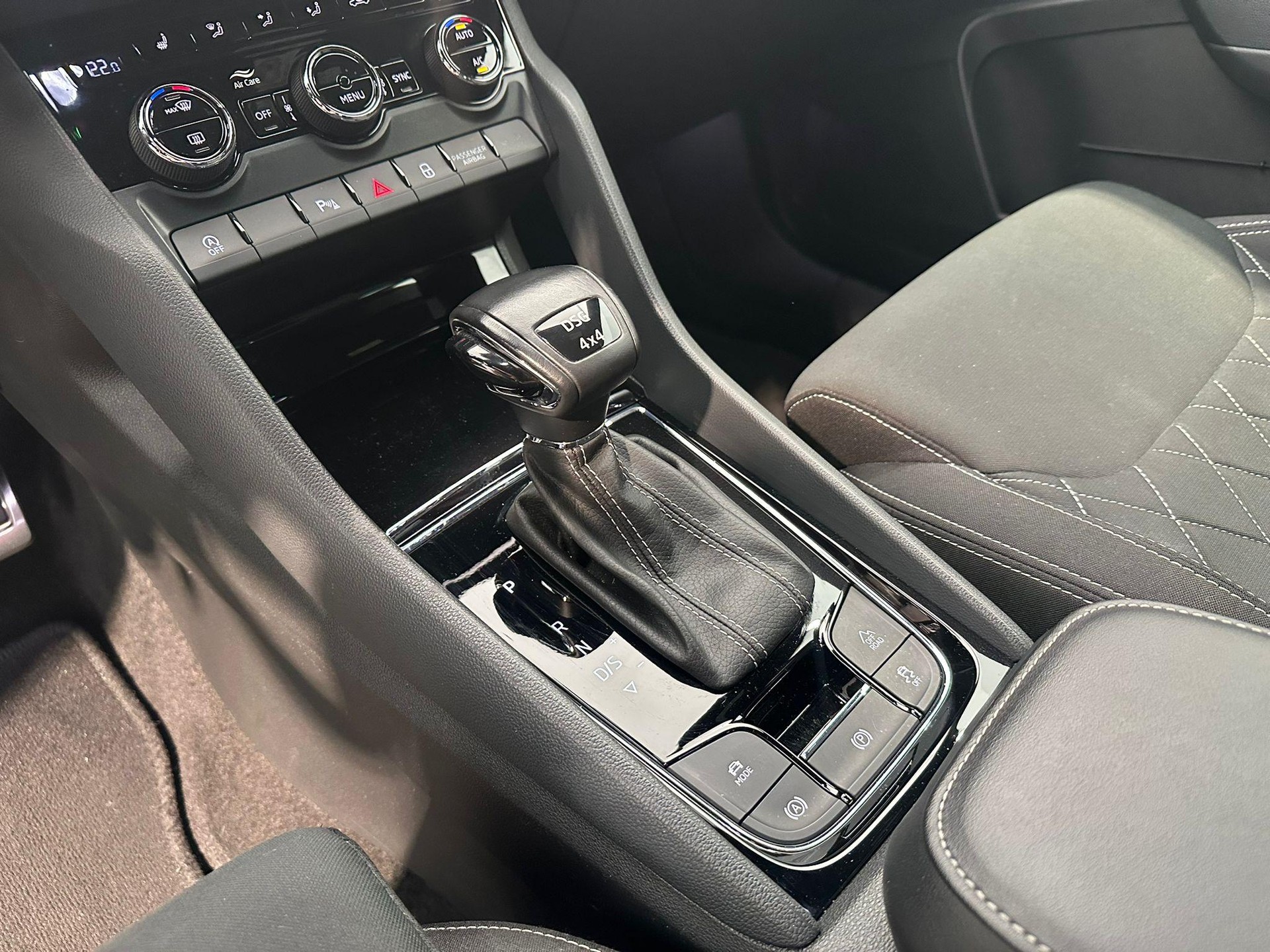 SKODA Karoq 2.0 TSI SportLine DSG 4x4-image-13
