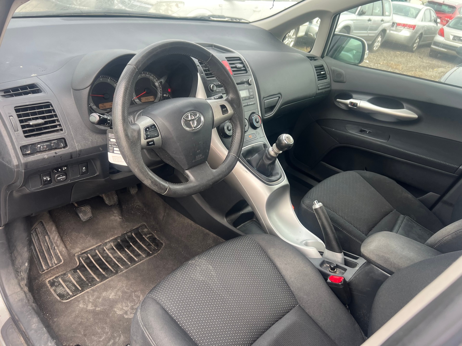 TOYOTA Auris 1.6 Linea Sol-image-9