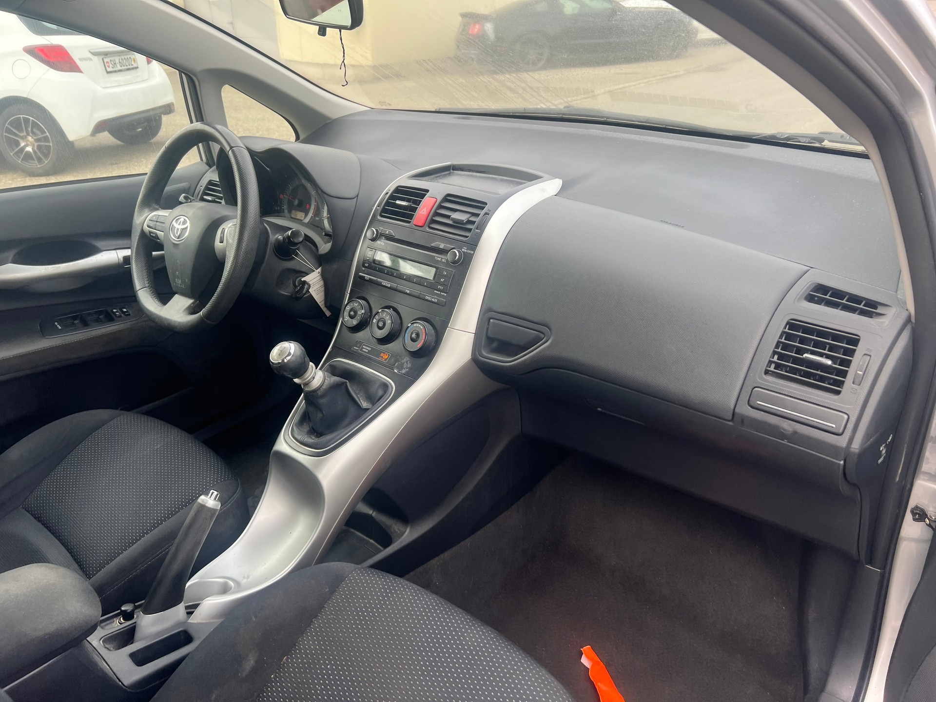 TOYOTA Auris 1.6 Linea Sol-image-11