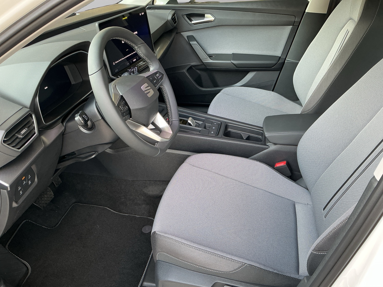 SEAT Leon ST 1.5 eTSI mHEV DSG Style-image-4