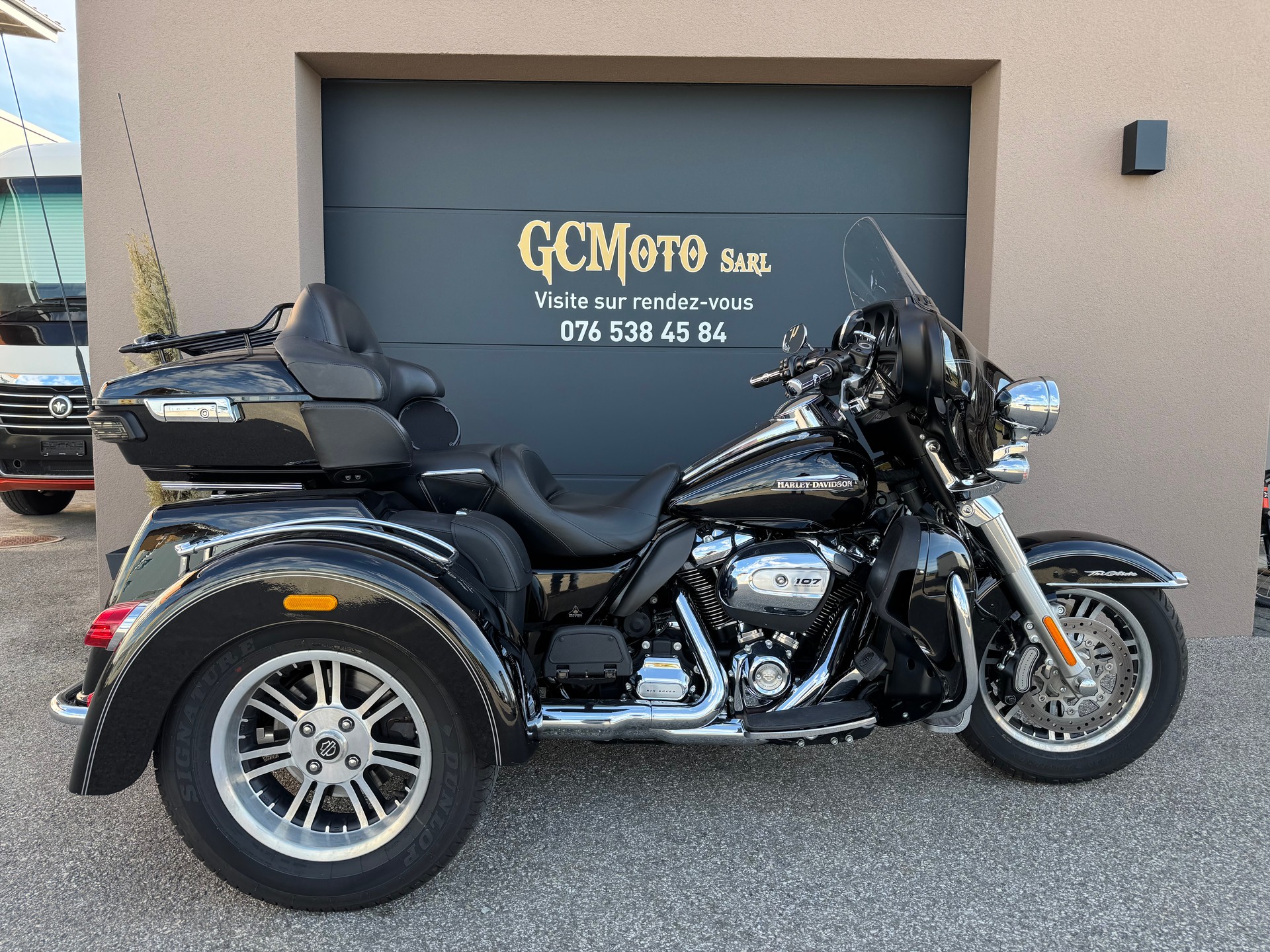 HARLEY-DAVIDSON FLHTCUTG Tri Glide Ultra