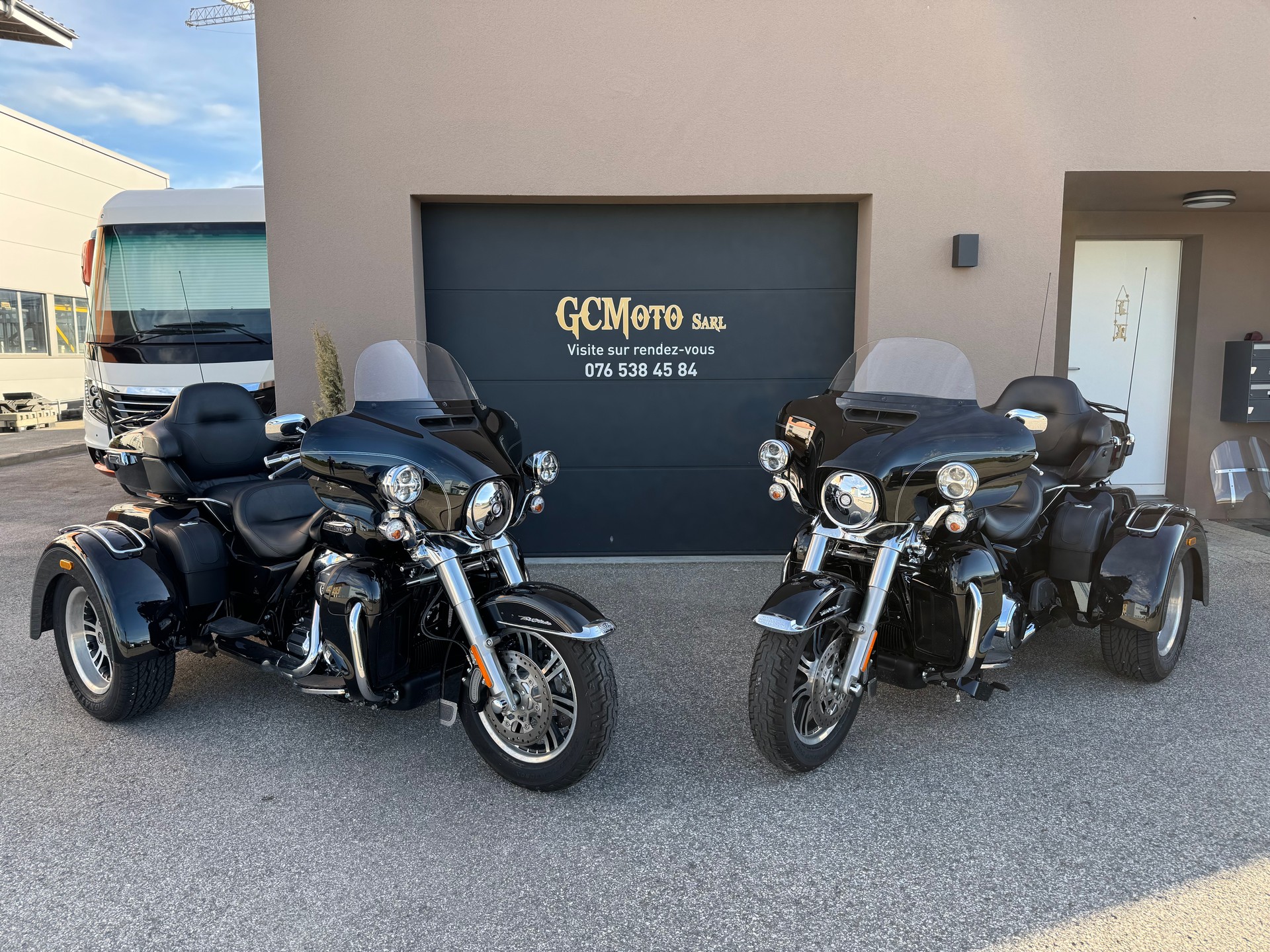HARLEY-DAVIDSON FLHTCUTG Tri Glide Ultra-showroom-element-3