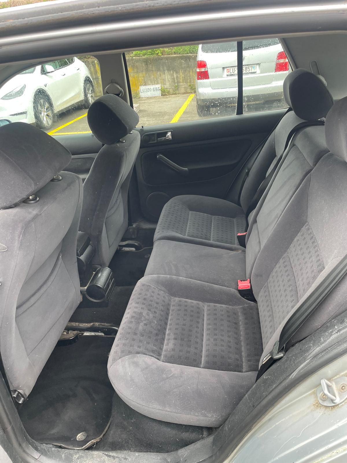VW Golf 1.9 TDI PD 4Motion-image-4