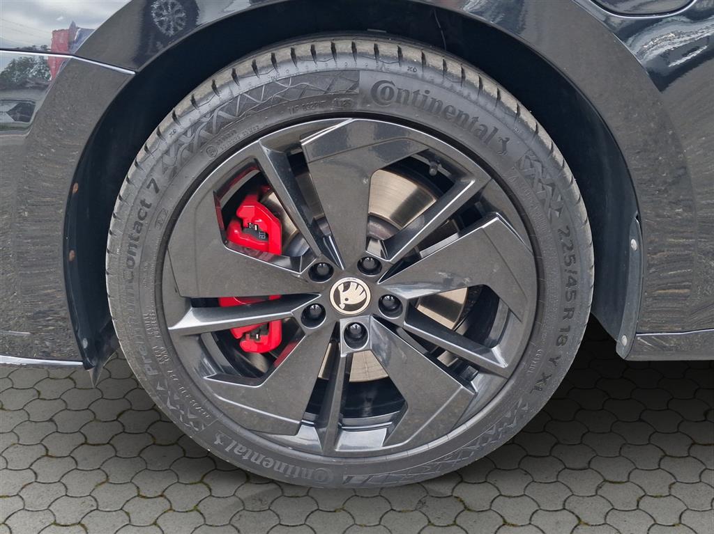 SKODA Octavia Combi 1.4 TSI PHEV DSG RS-image-6