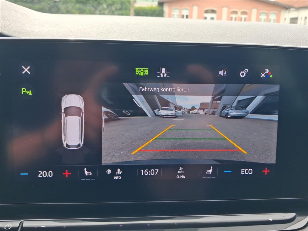 SKODA Octavia Combi 1.4 TSI PHEV DSG RS-image-13