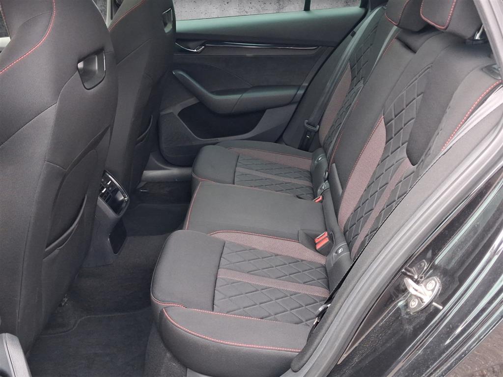 SKODA Octavia Combi 1.4 TSI PHEV DSG RS-image-8