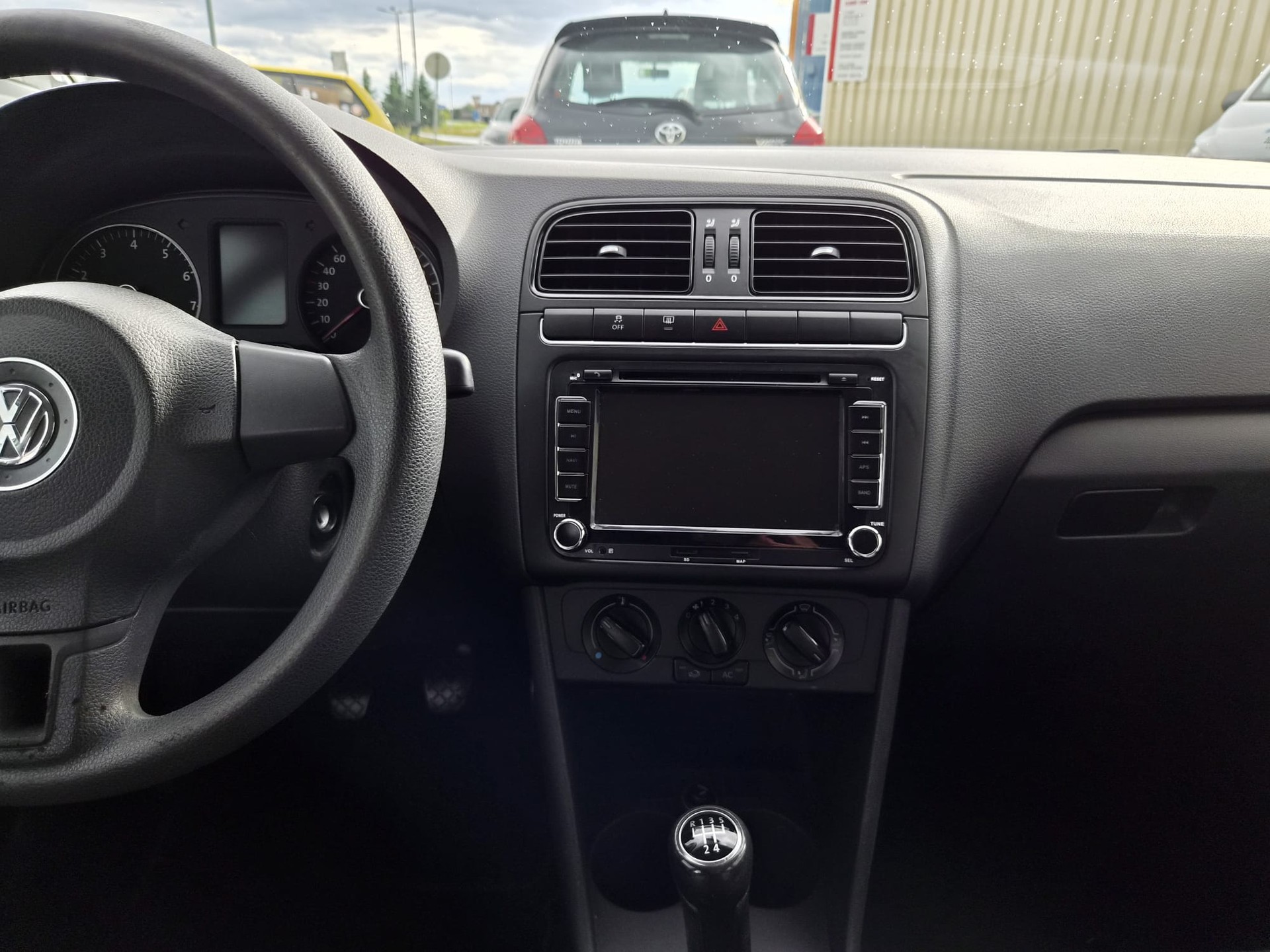 VW Polo 1.2 TSI Trendline-image-10