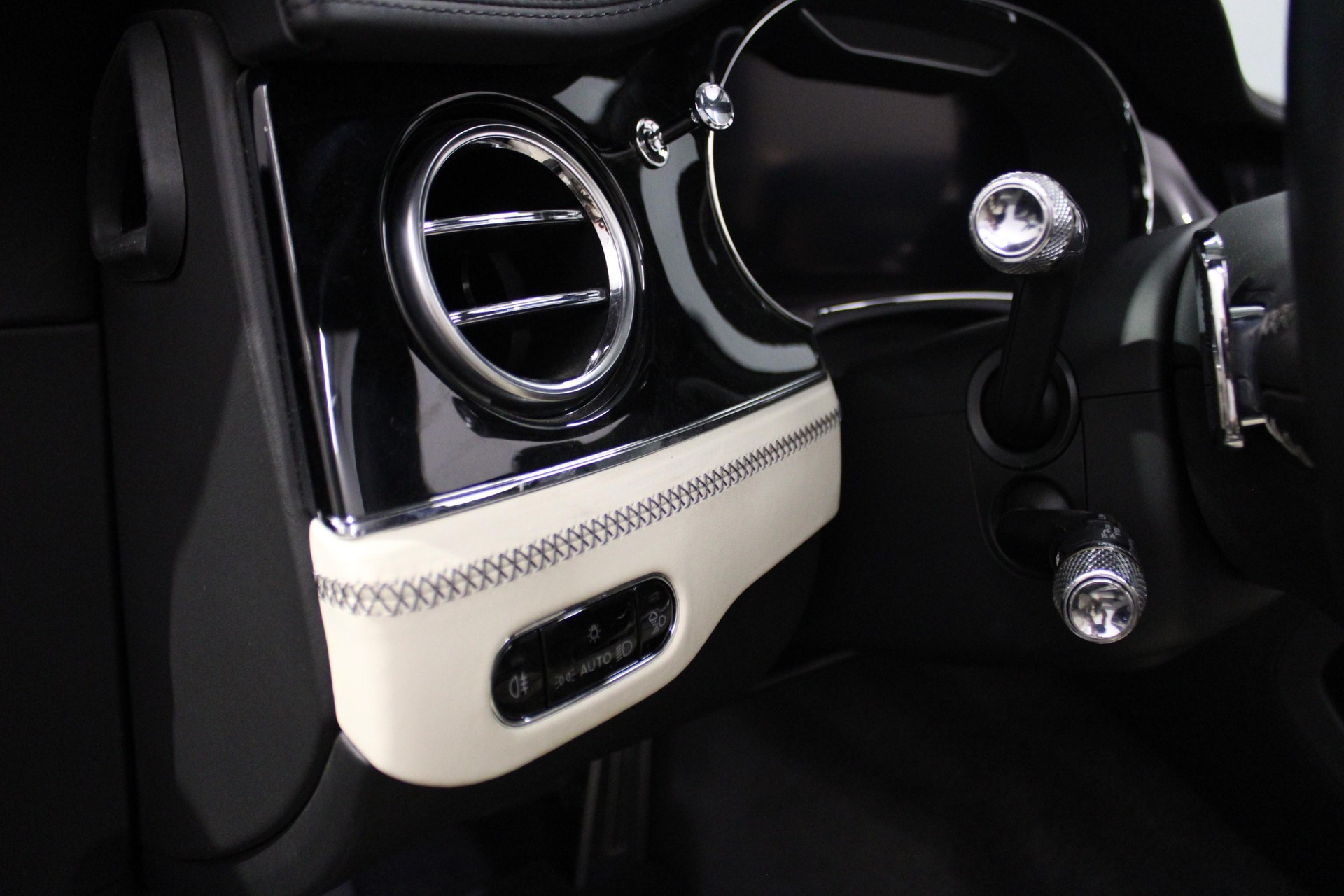 BENTLEY Continental GTC 6.0 W12-image-13
