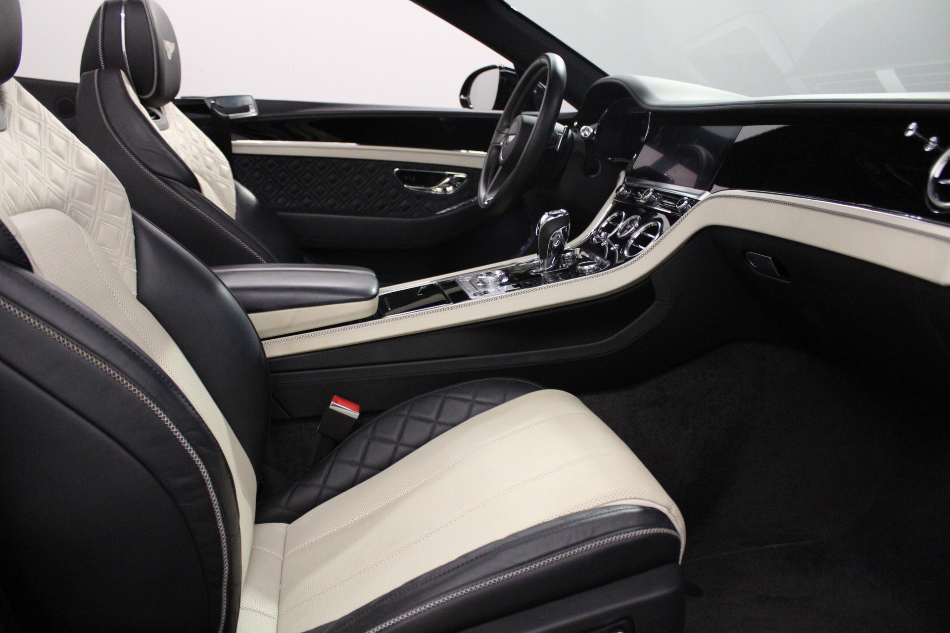BENTLEY Continental GTC 6.0 W12-image-17
