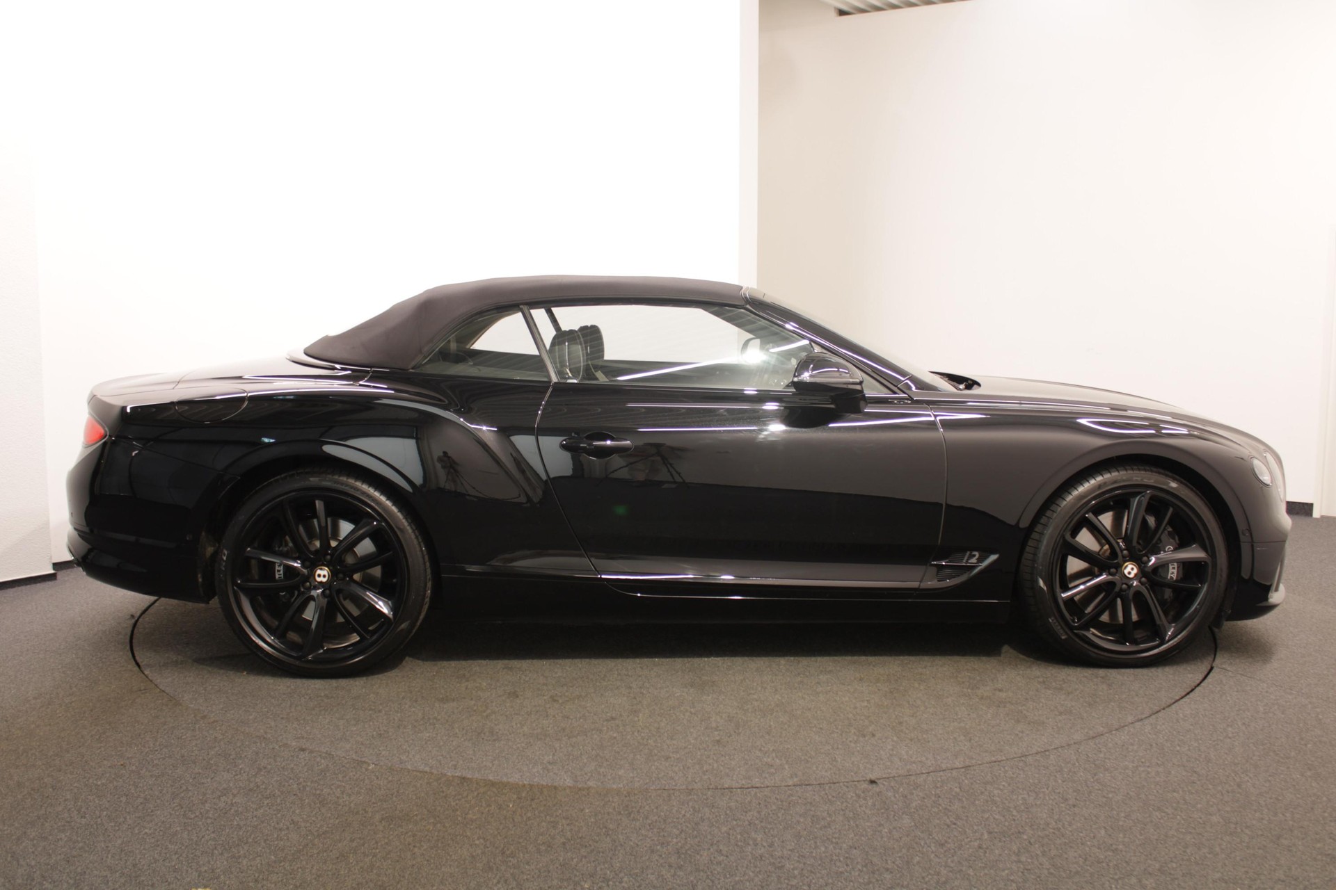 BENTLEY Continental GTC 6.0 W12-image-11