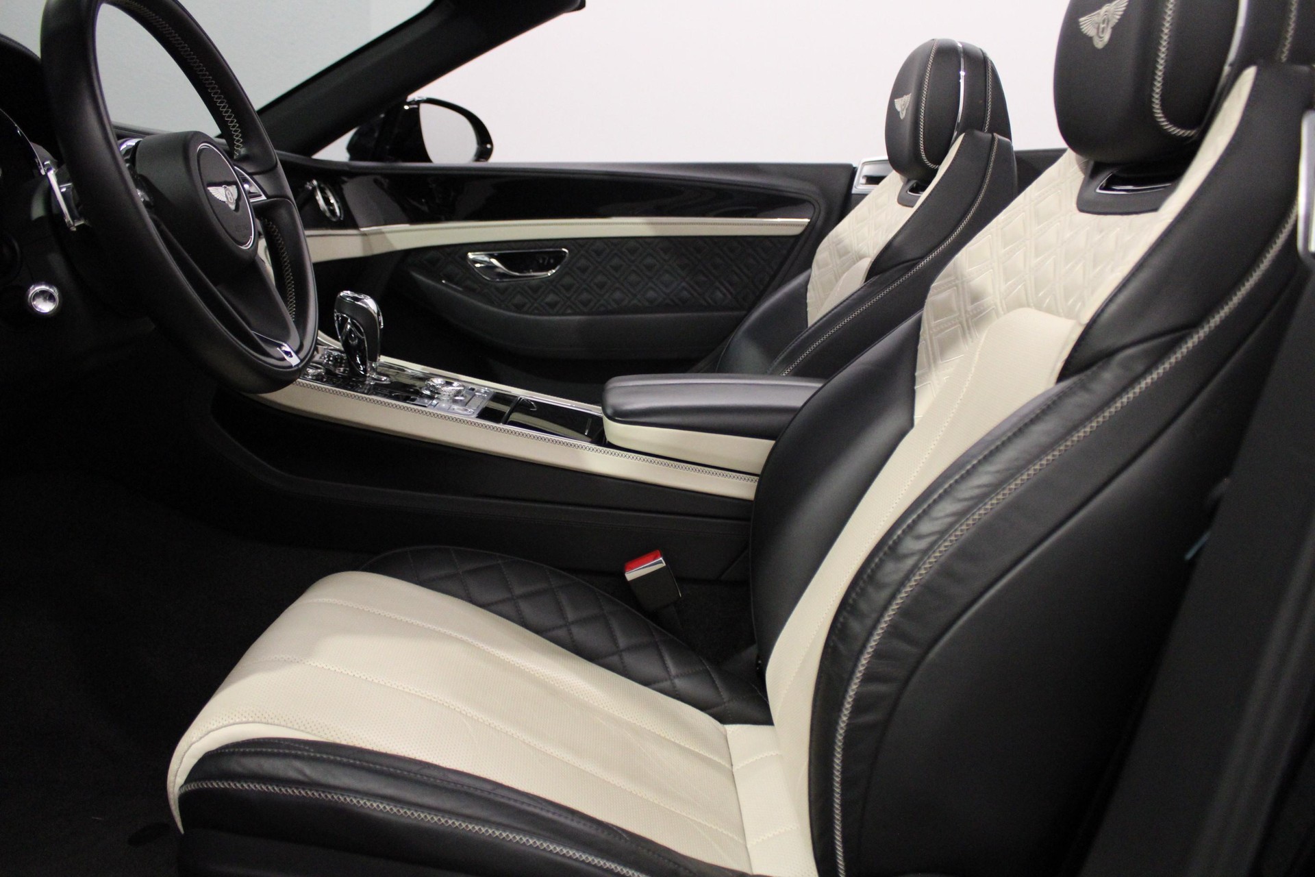 BENTLEY Continental GTC 6.0 W12-image-14
