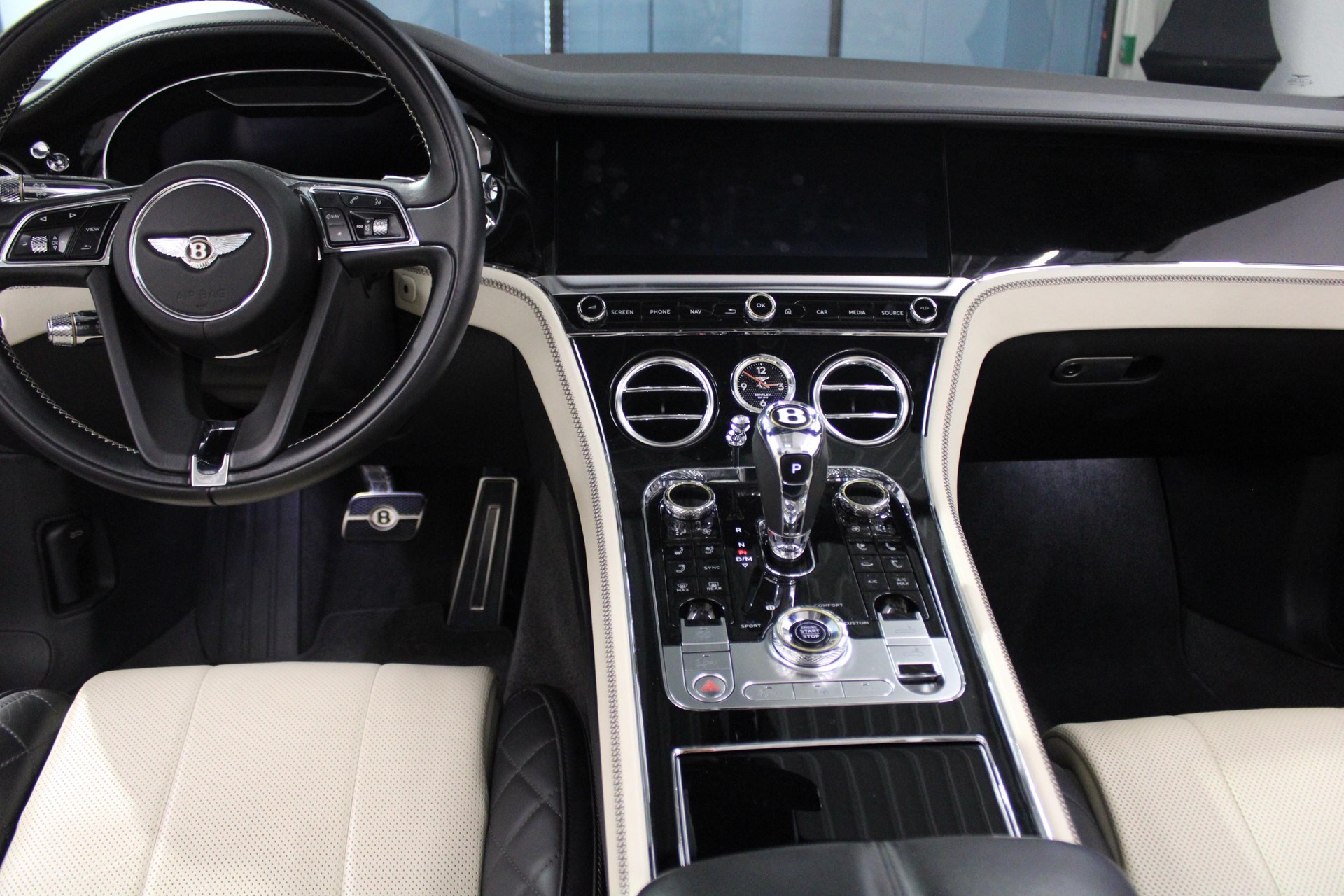 BENTLEY Continental GTC 6.0 W12-image-16