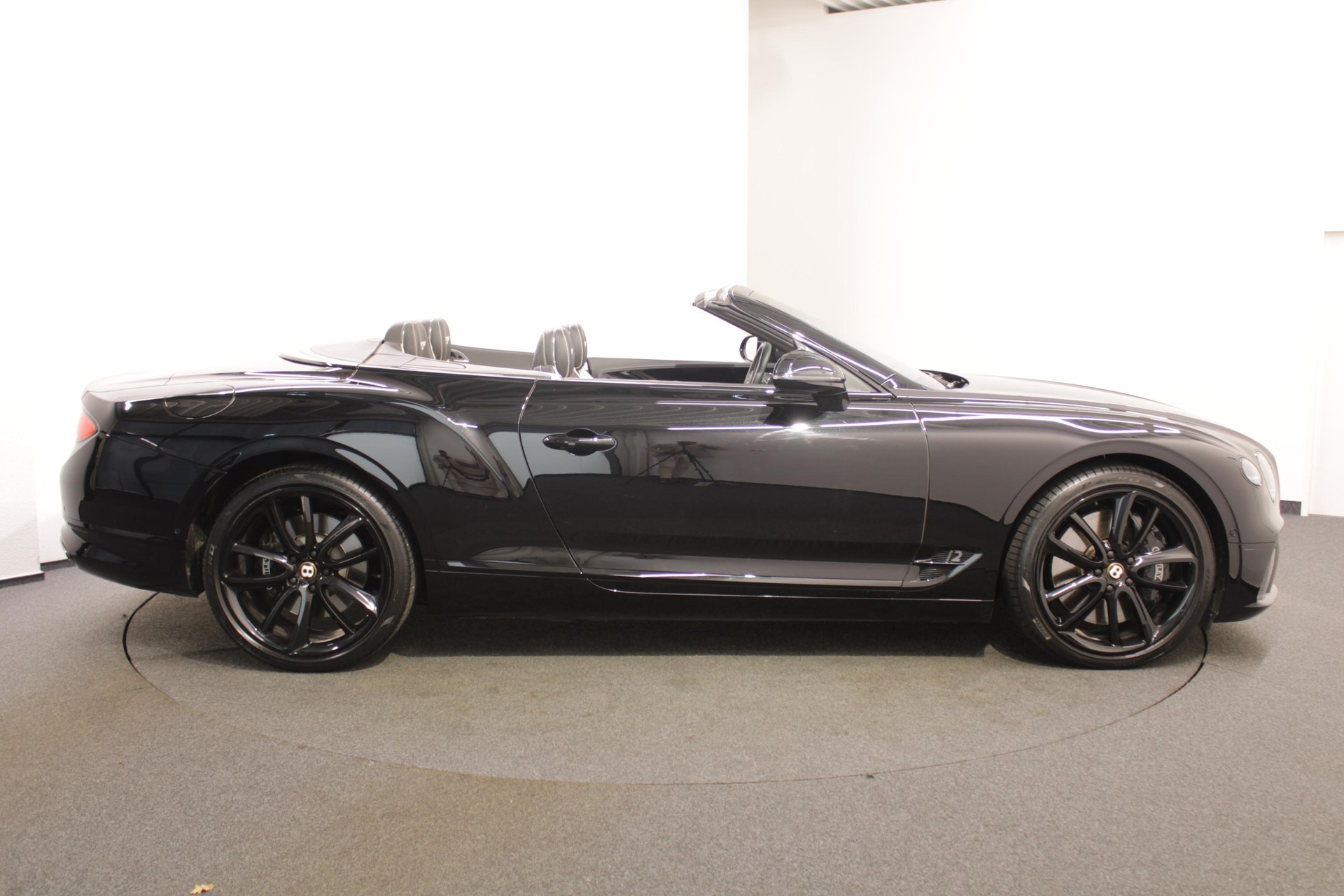 BENTLEY Continental GTC 6.0 W12-image-6