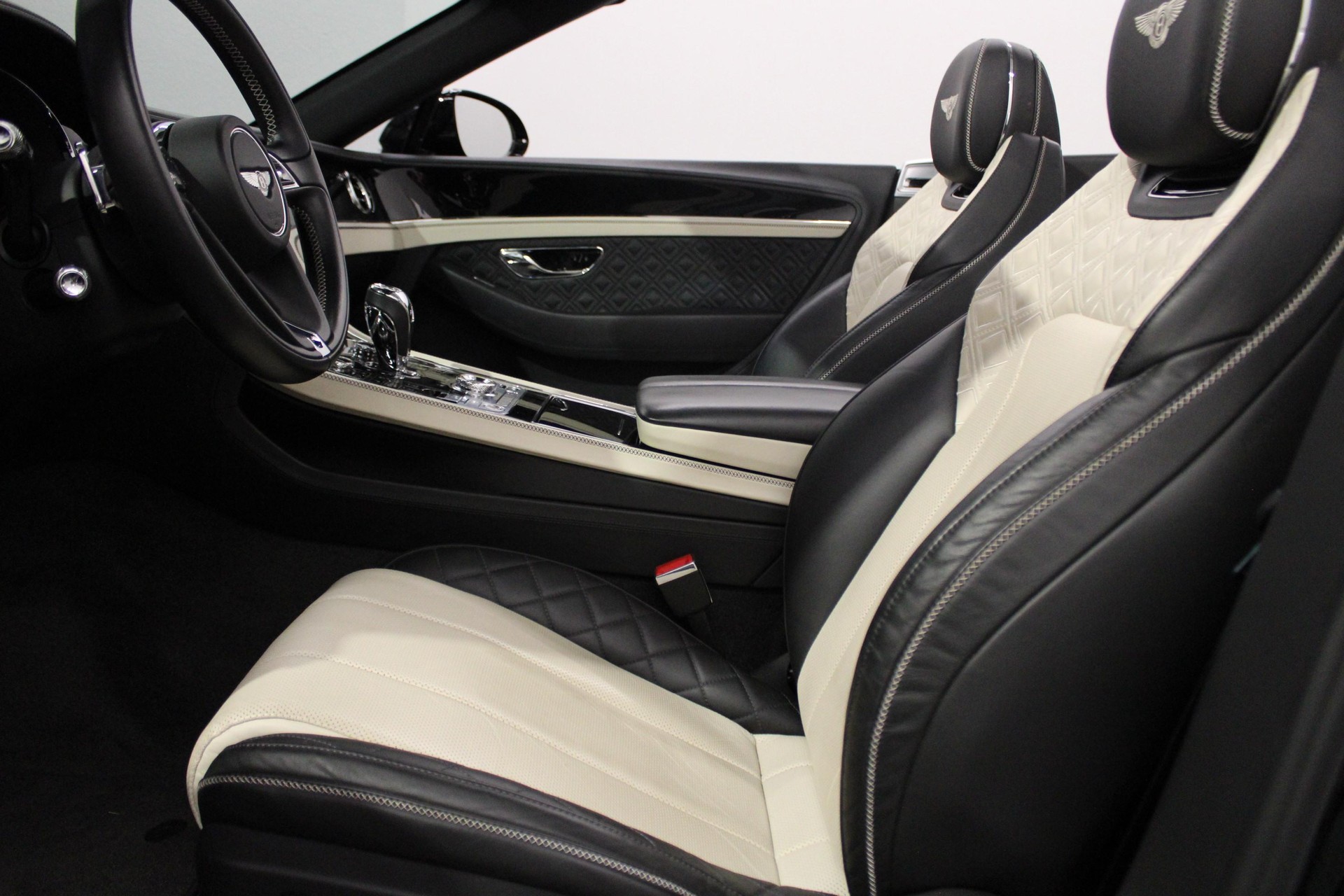BENTLEY Continental GTC 6.0 W12-image-15