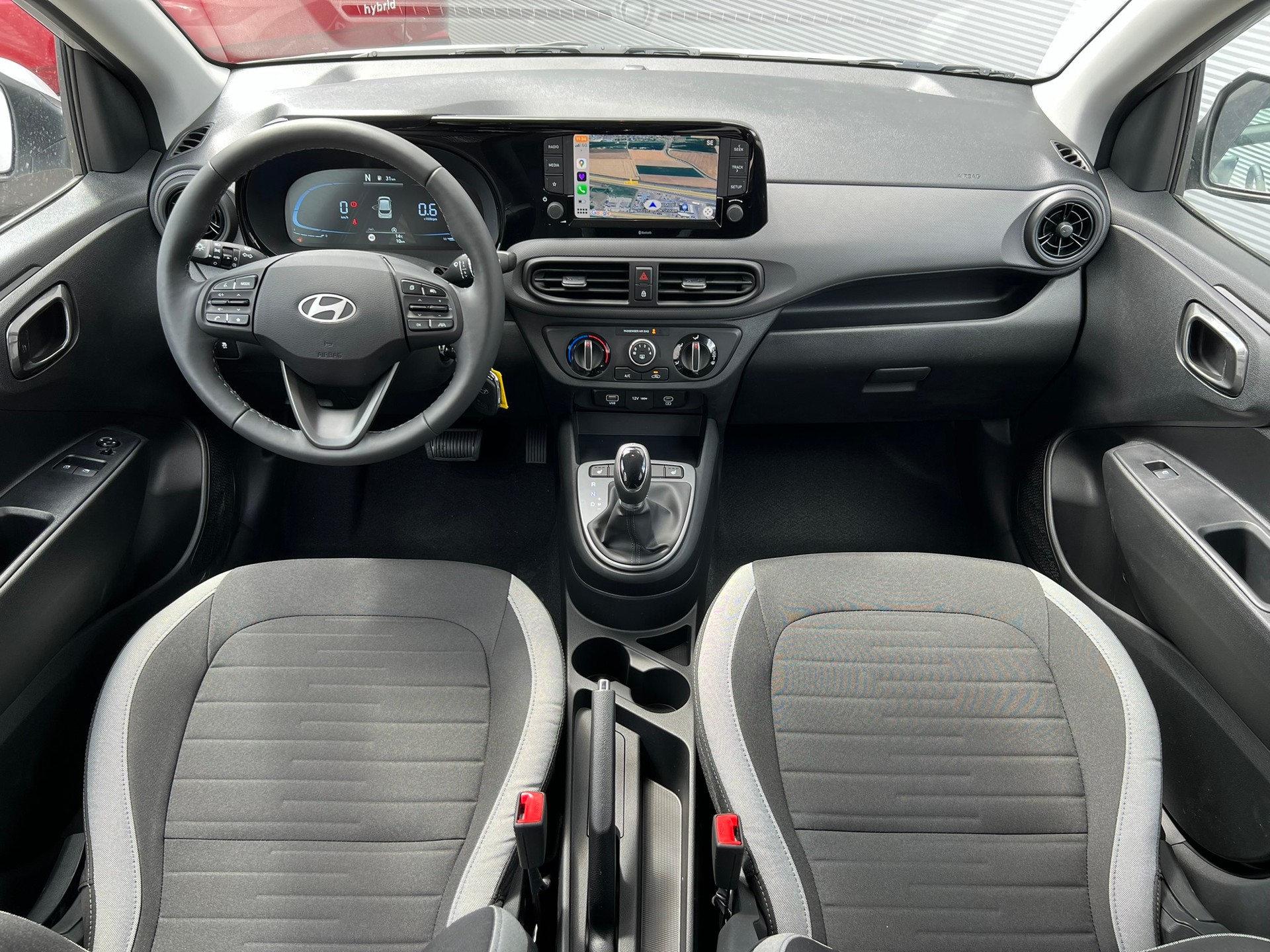 HYUNDAI i10 1.2 Amplia Aut.-image-6