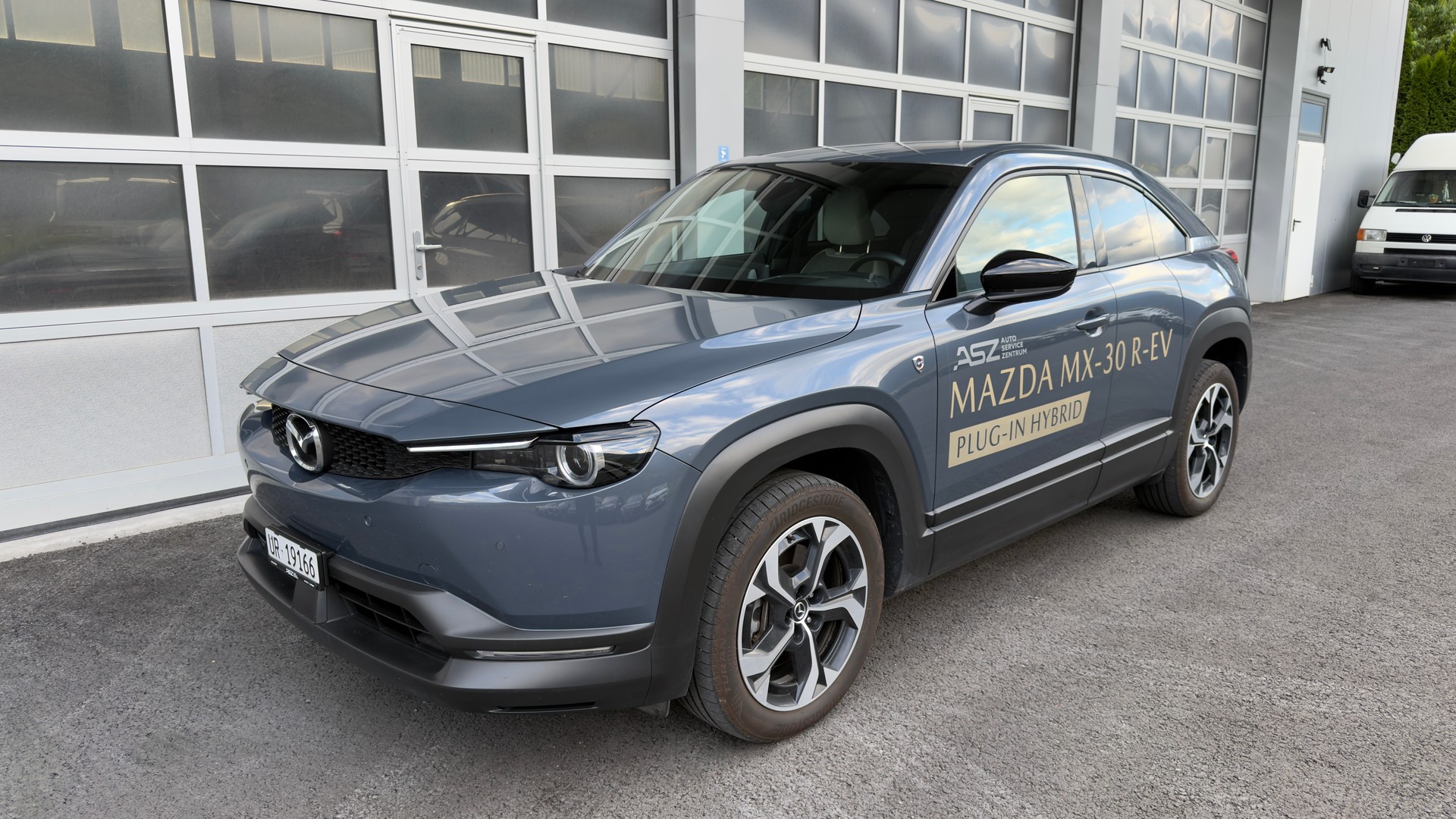 MAZDA MX-30 e-Skyactiv R-EV Advantage-image-0