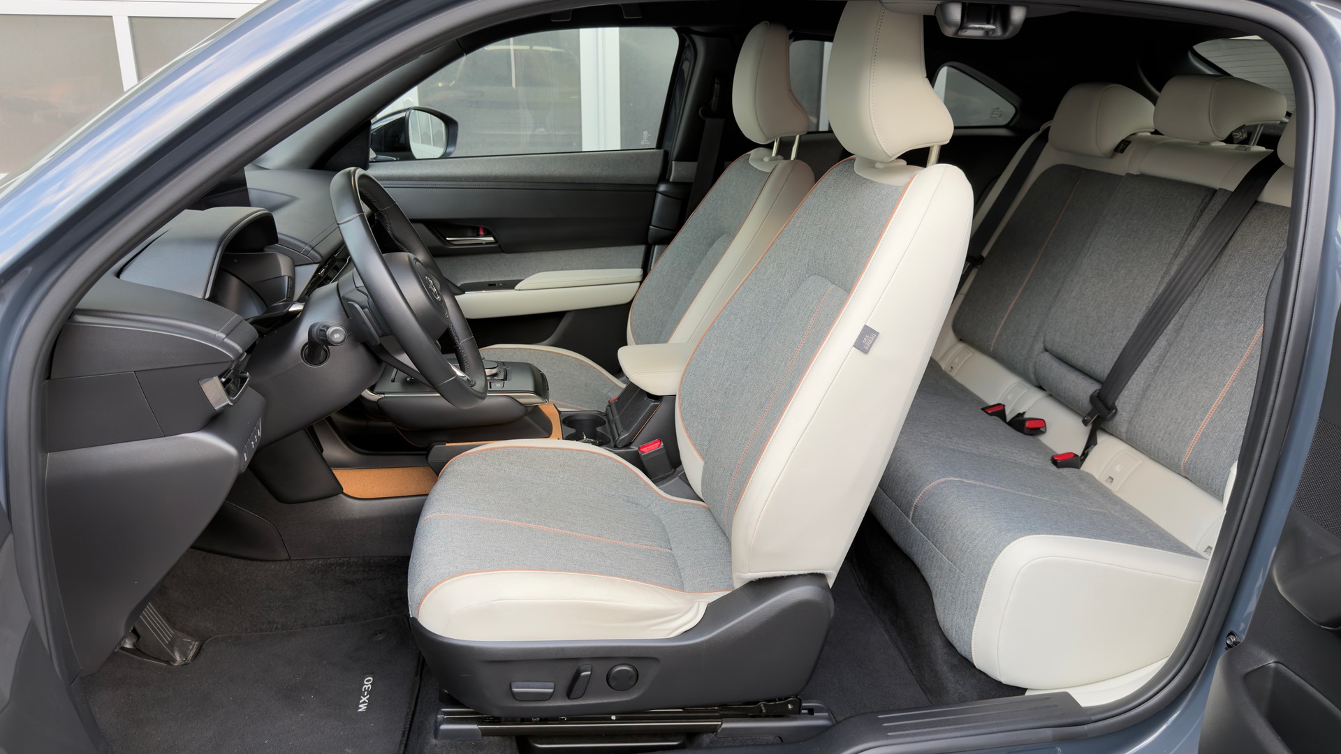 MAZDA MX-30 e-Skyactiv R-EV Advantage-image-11