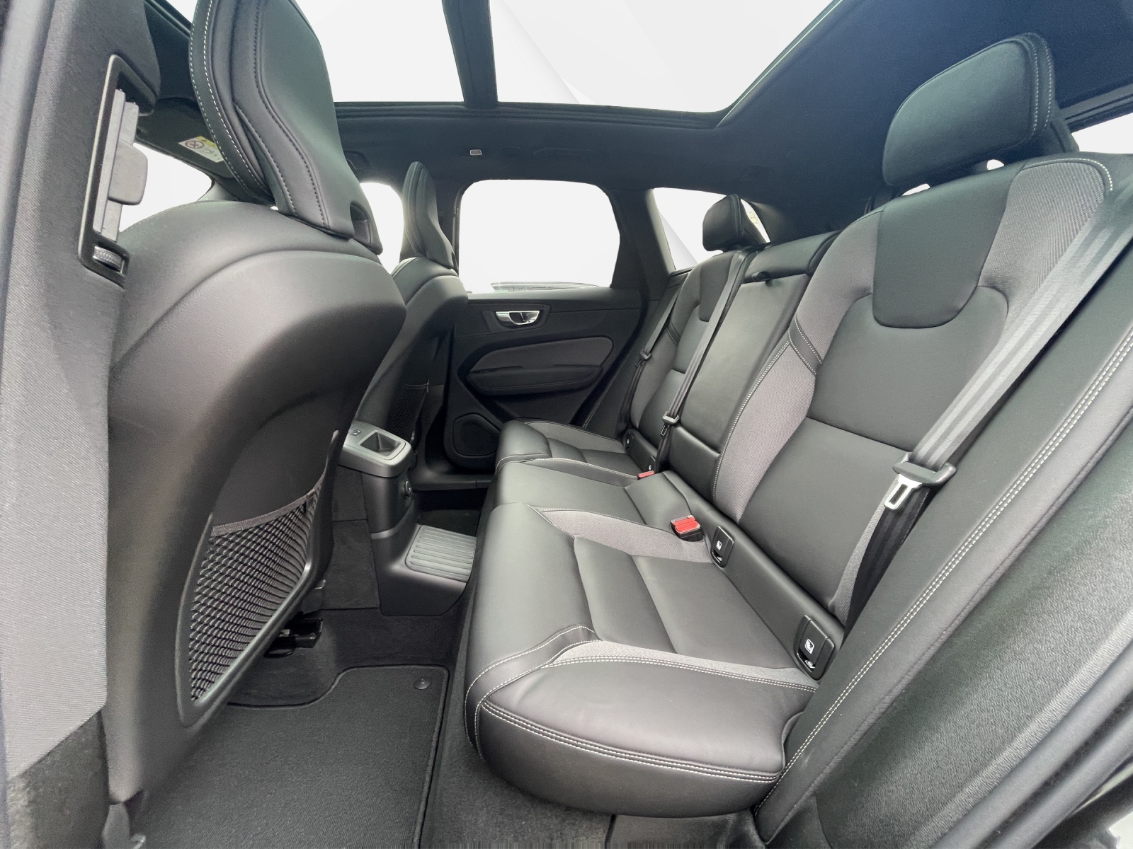 VOLVO XC60 2.0 T6 TE Black Edition eAWD-image-13