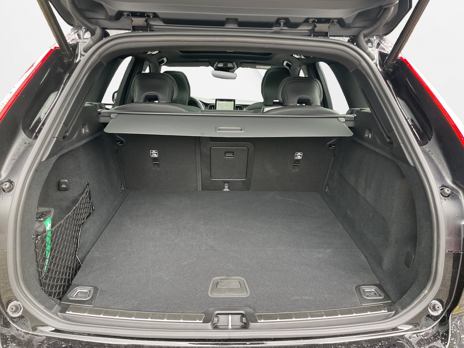 VOLVO XC60 2.0 T6 TE Black Edition eAWD-image-14