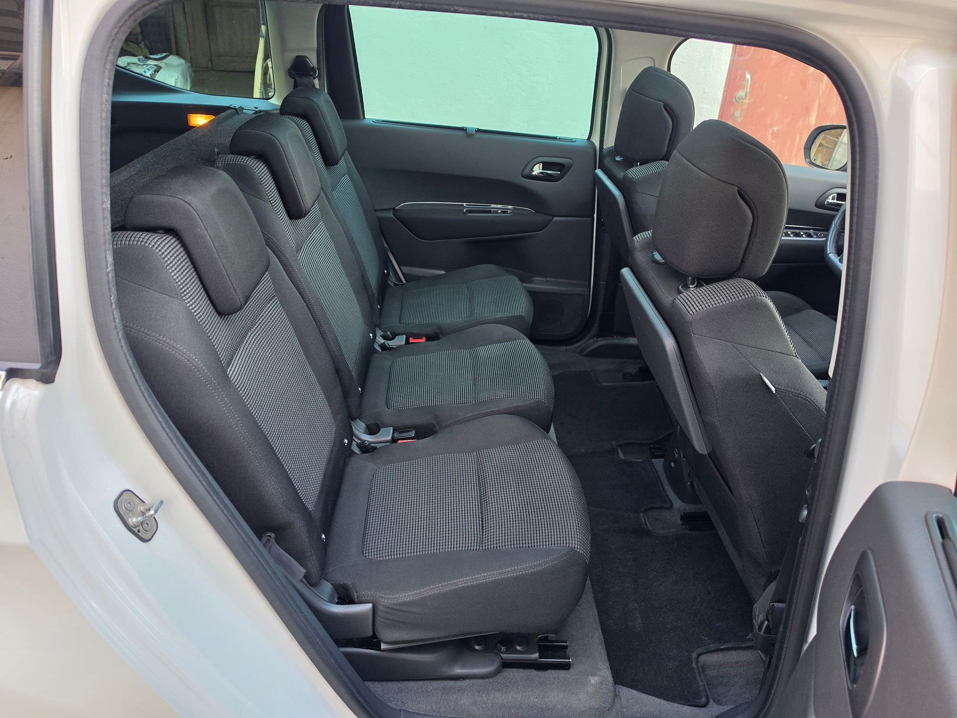 PEUGEOT 5008 1.6 16V T Sport Pack-image-11