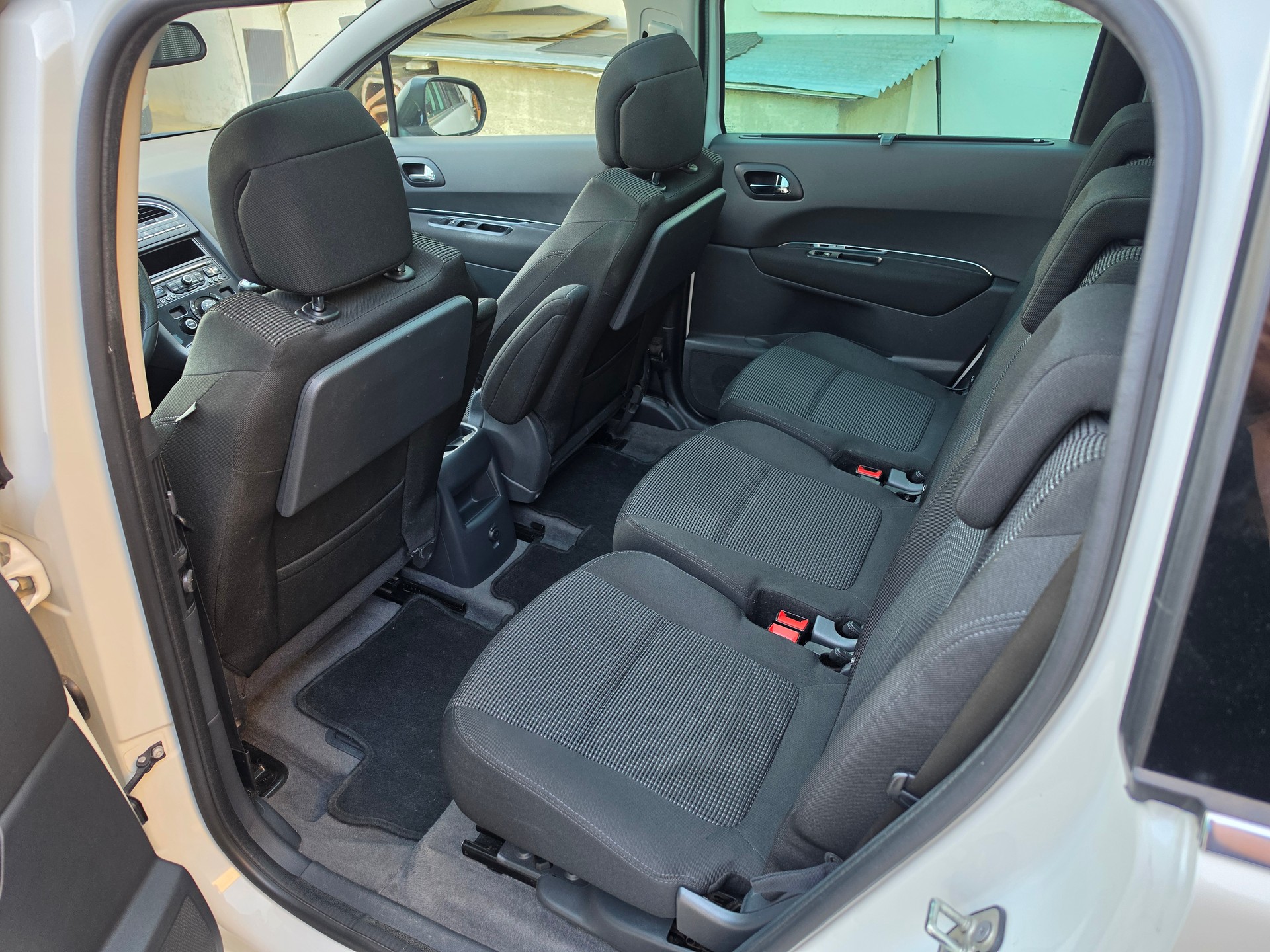 PEUGEOT 5008 1.6 16V T Sport Pack-image-9