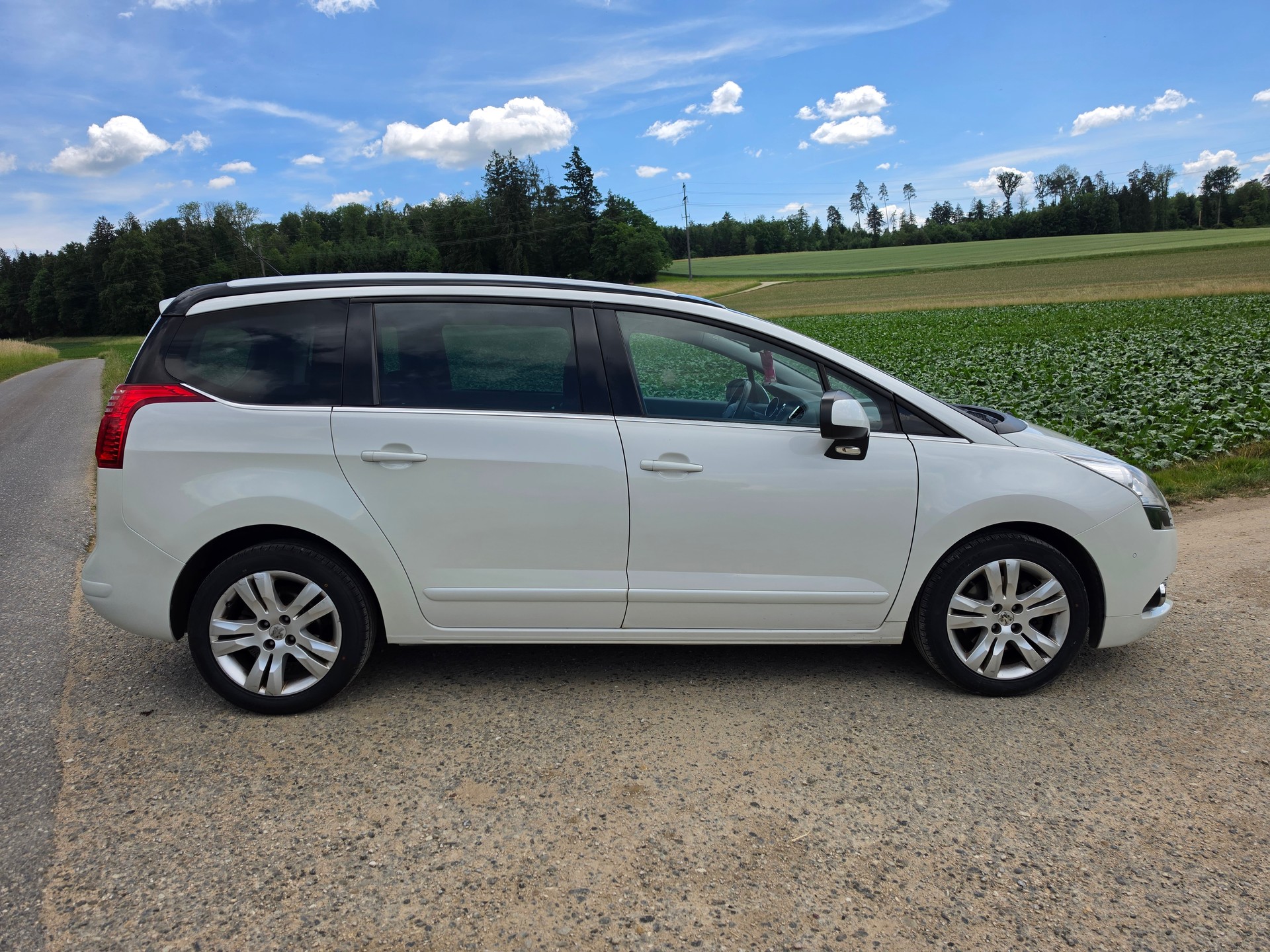 PEUGEOT 5008 1.6 16V T Sport Pack-image-7