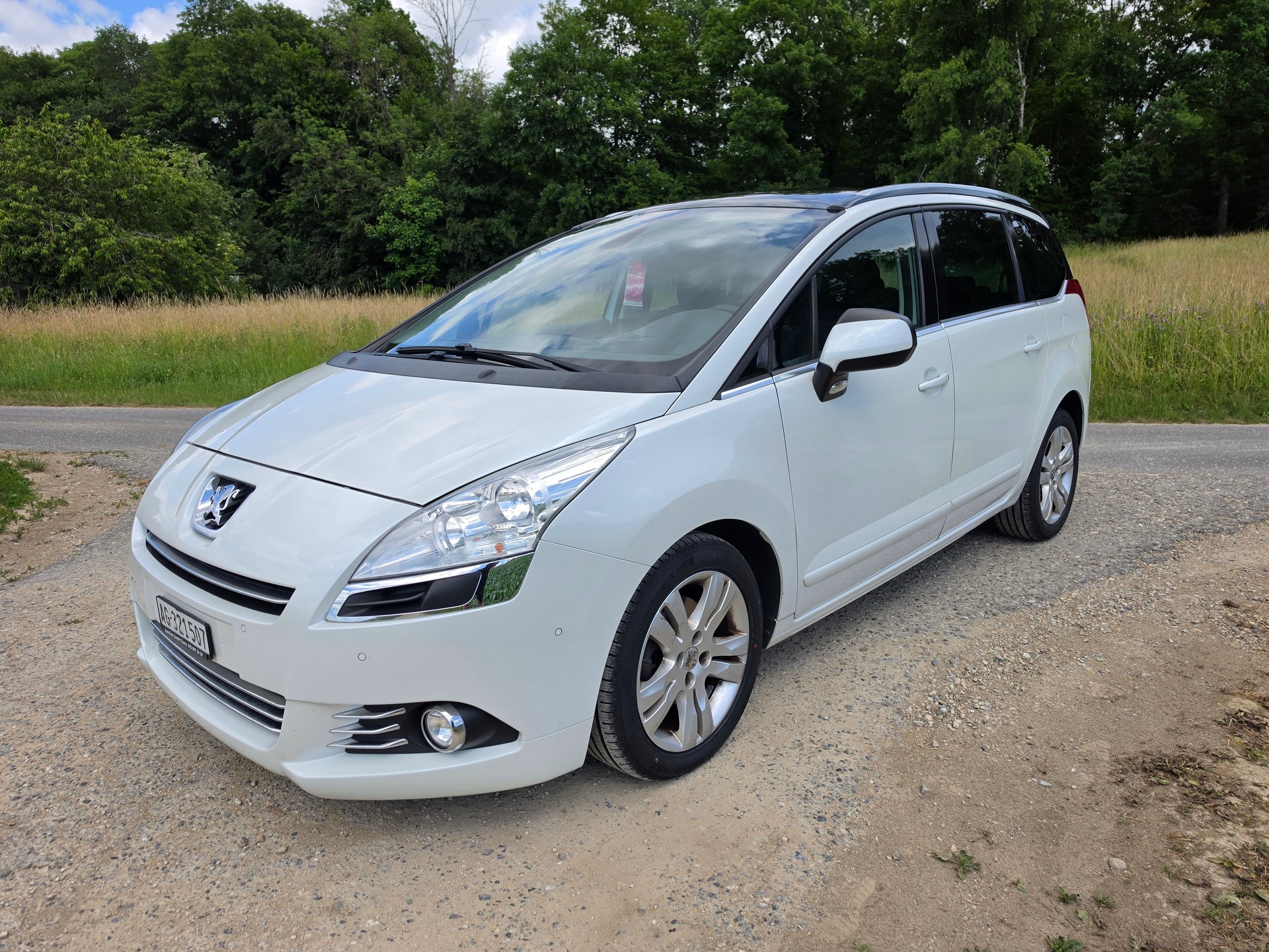 PEUGEOT 5008 1.6 16V T Sport Pack-image-2