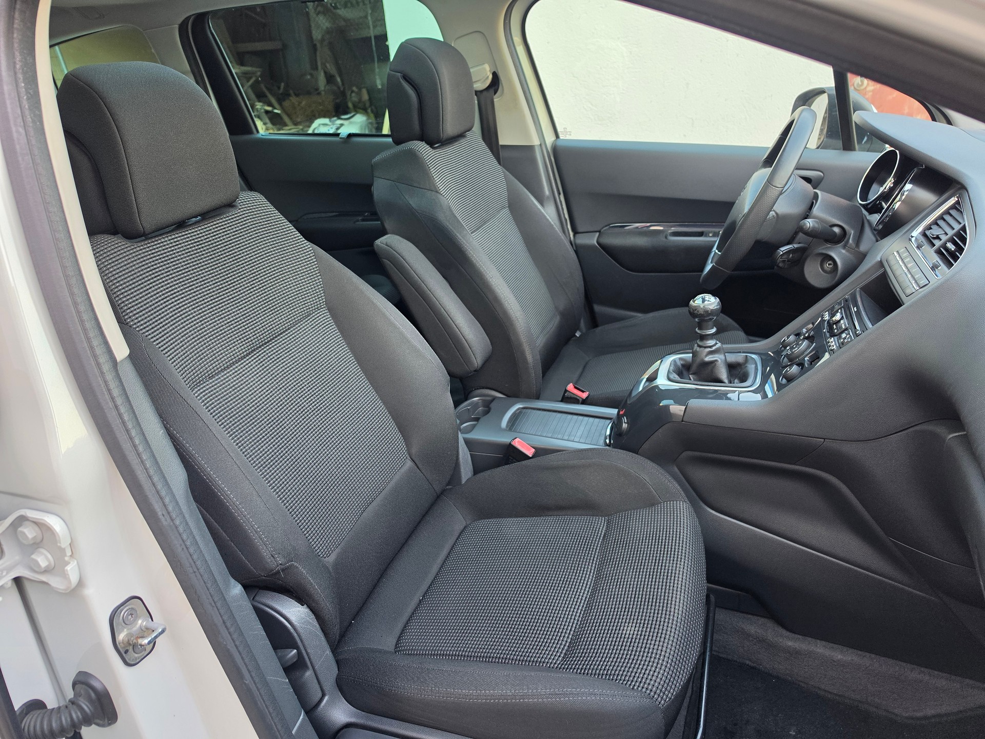 PEUGEOT 5008 1.6 16V T Sport Pack-image-12