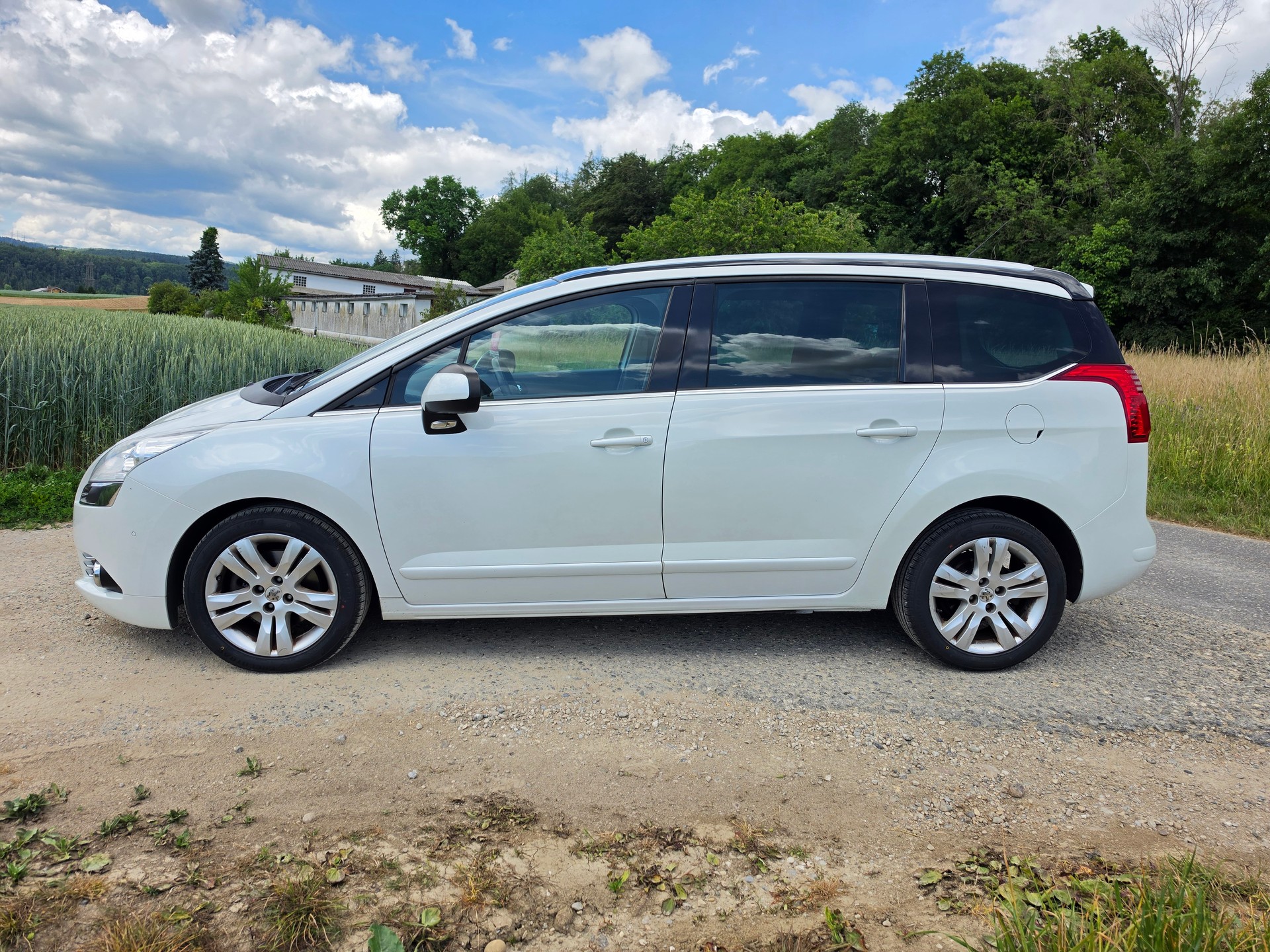 PEUGEOT 5008 1.6 16V T Sport Pack-image-3