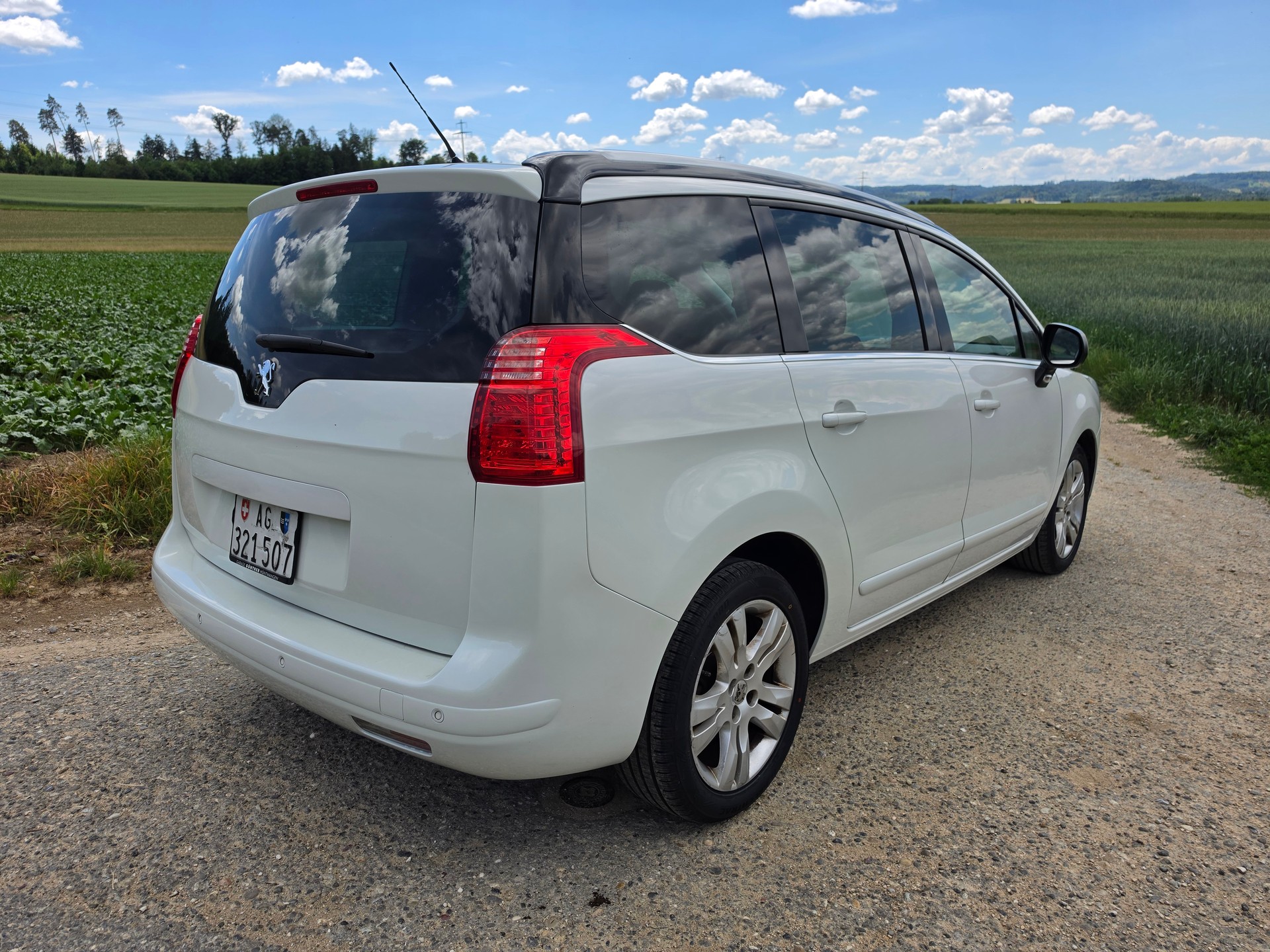 PEUGEOT 5008 1.6 16V T Sport Pack-image-6