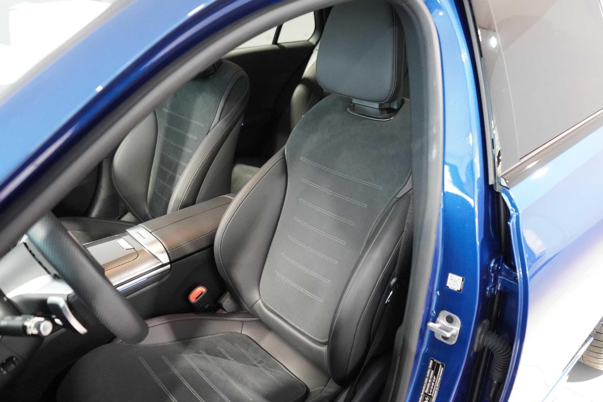 MERCEDES-BENZ C 220 d Swiss Star AMG Line 4matic Kombi-image-5