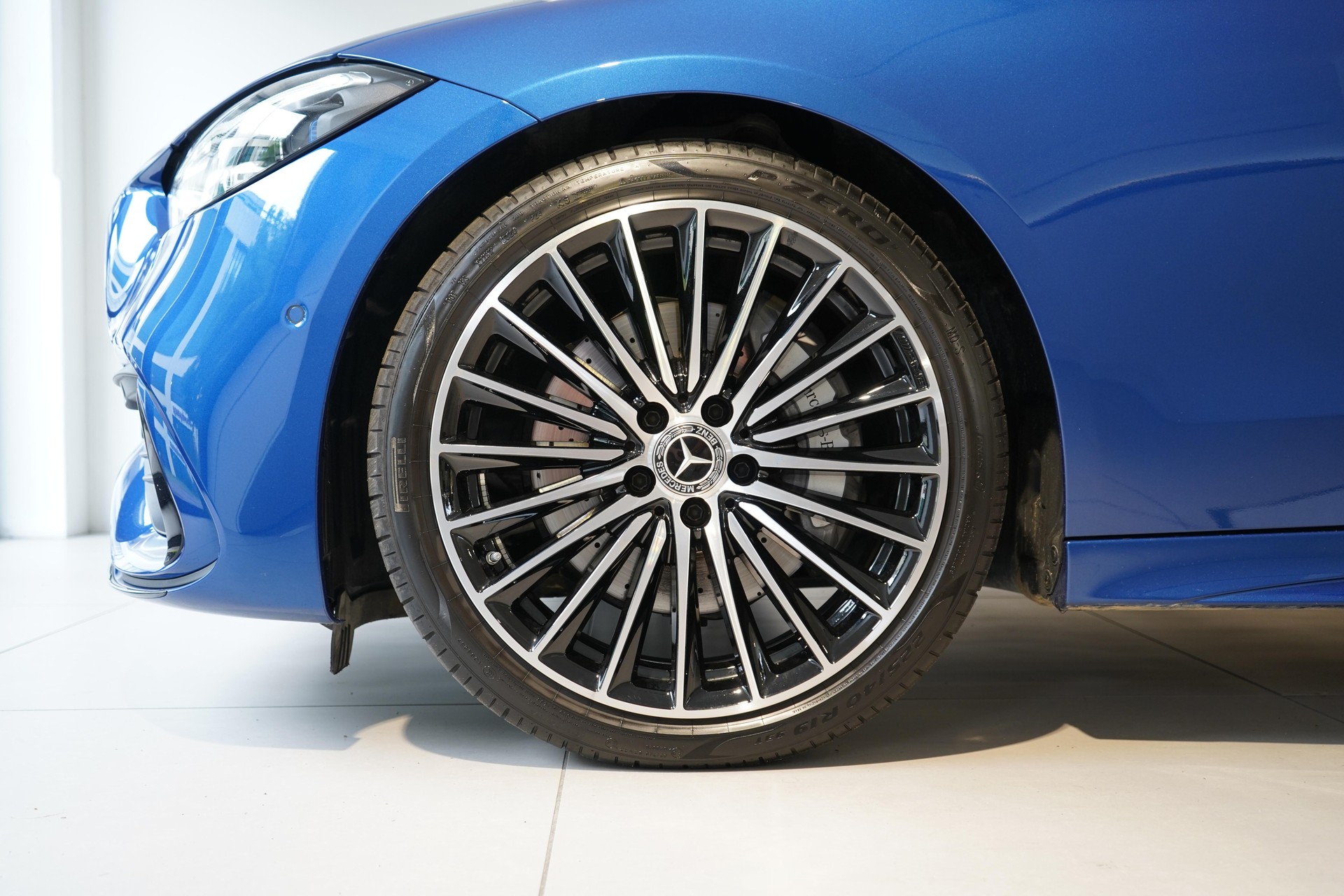 MERCEDES-BENZ C 220 d Swiss Star AMG Line 4matic Kombi-image-27