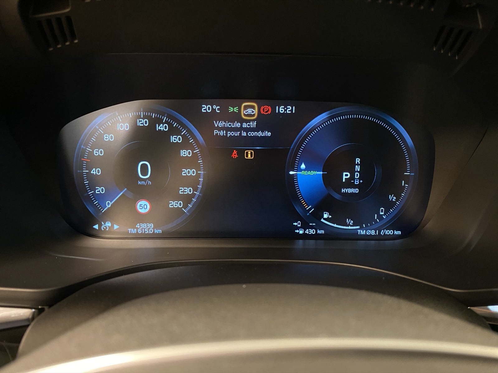 VOLVO XC60 T6 eAWD R-Design Geartronic-image-15
