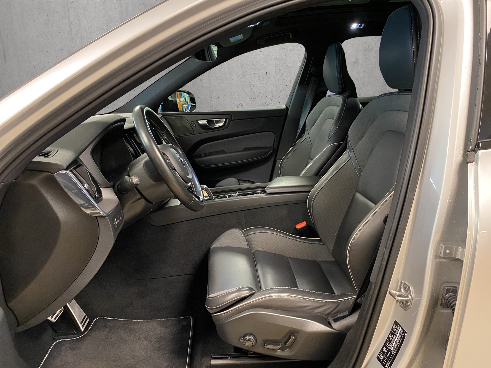 VOLVO XC60 T6 eAWD R-Design Geartronic-image-7