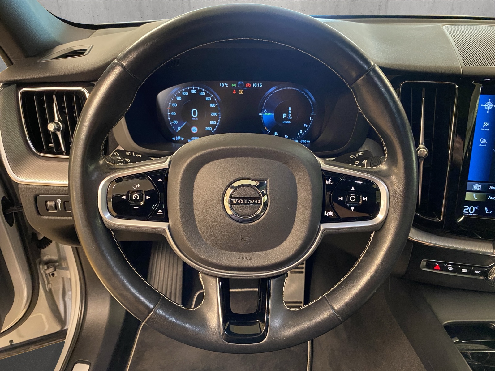 VOLVO XC60 T6 eAWD R-Design Geartronic-image-9