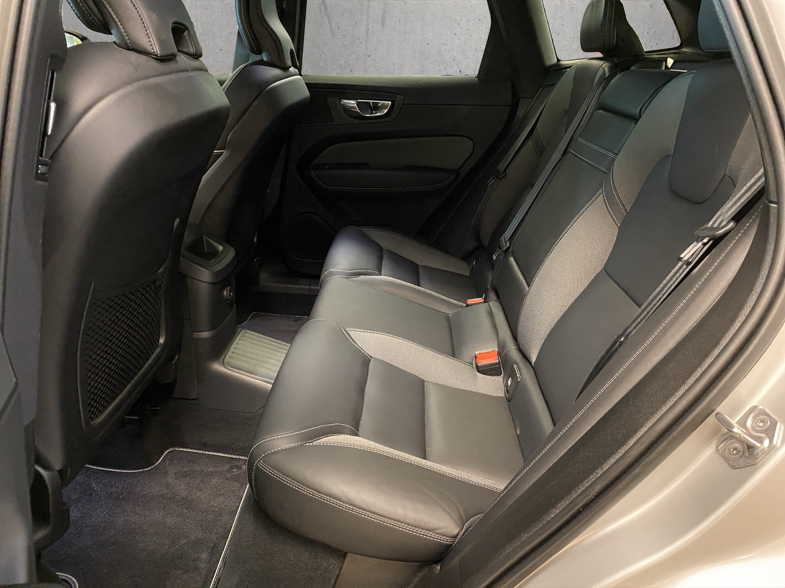 VOLVO XC60 T6 eAWD R-Design Geartronic-image-12