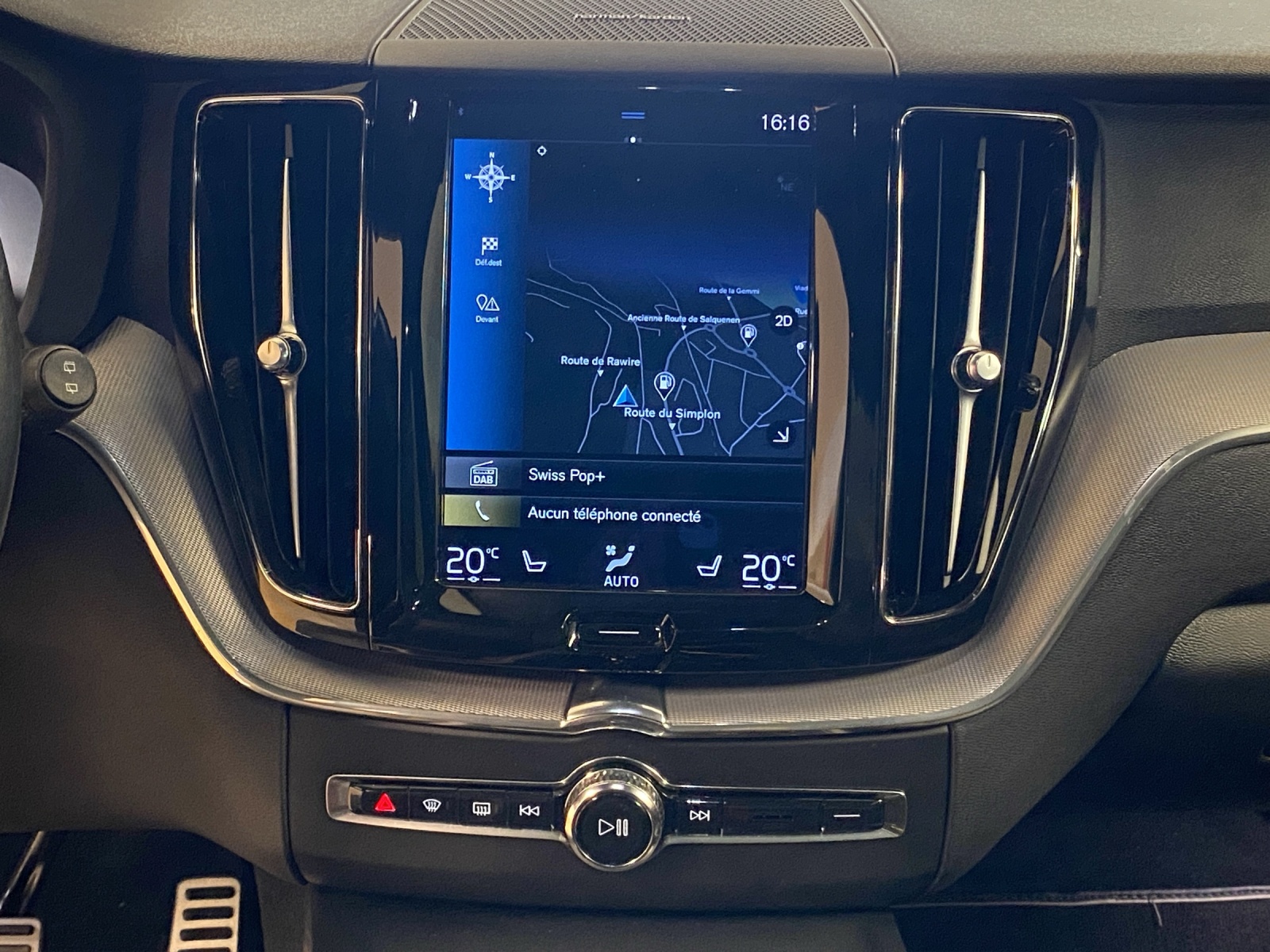 VOLVO XC60 T6 eAWD R-Design Geartronic-image-10