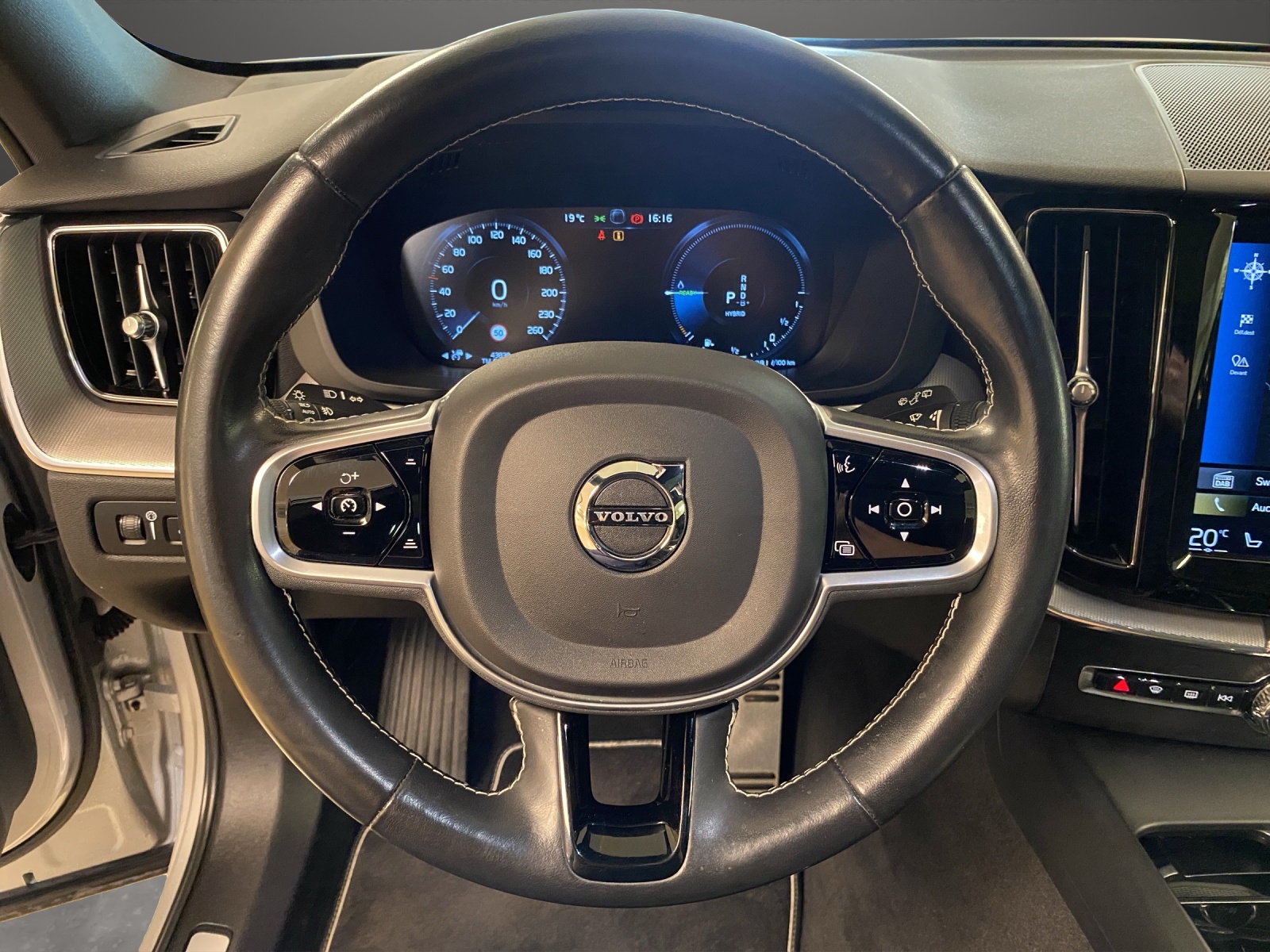 VOLVO XC60 T6 eAWD R-Design Geartronic-image-9