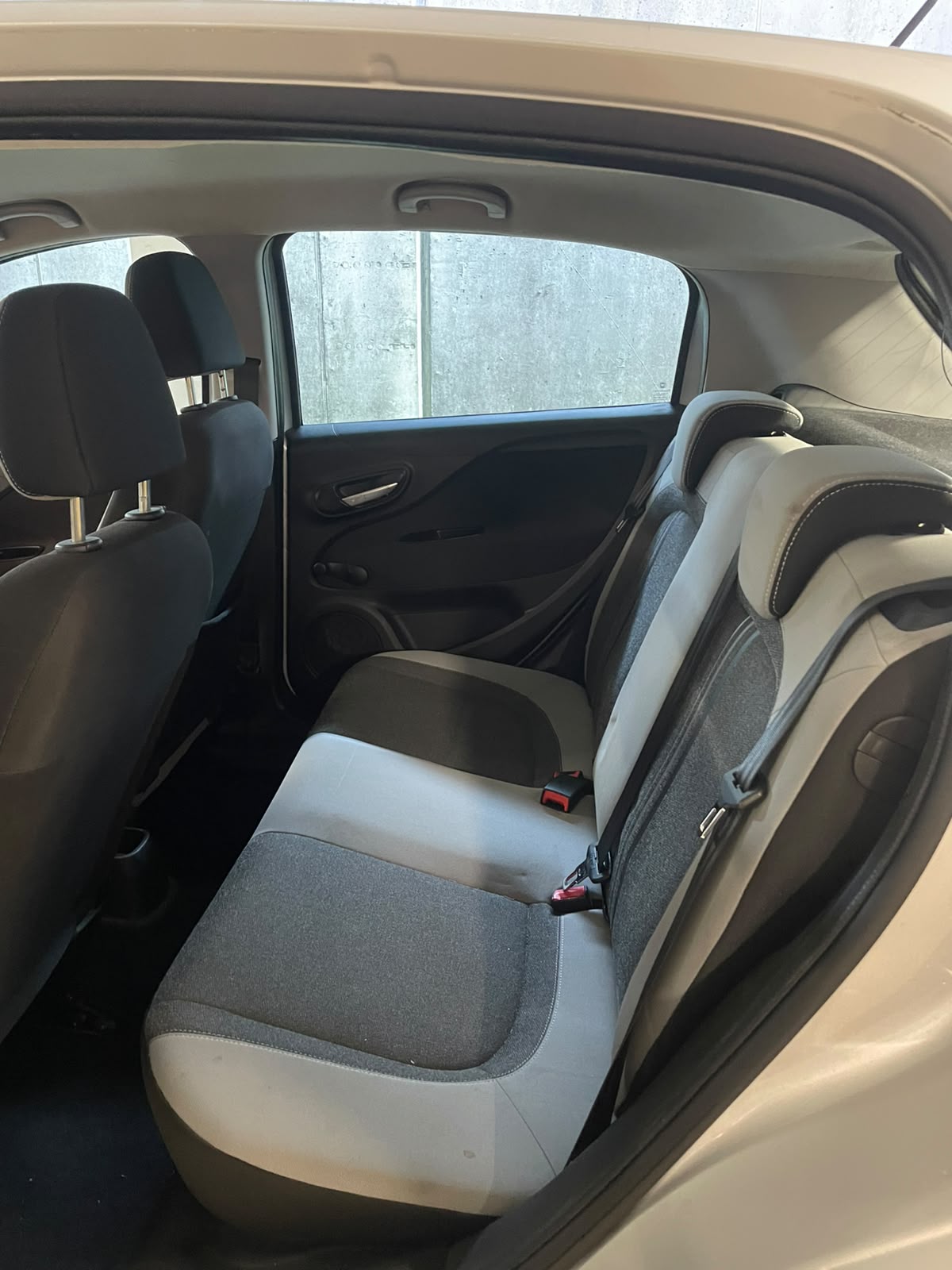 FIAT Punto 1.4 Lounge-image-8