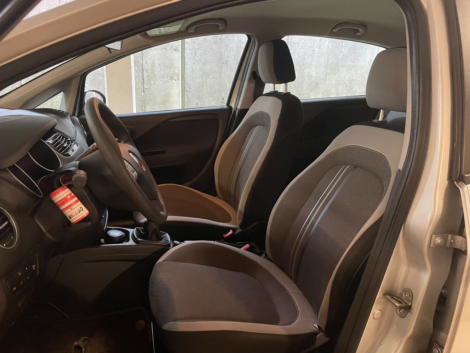 FIAT Punto 1.4 Lounge-image-12
