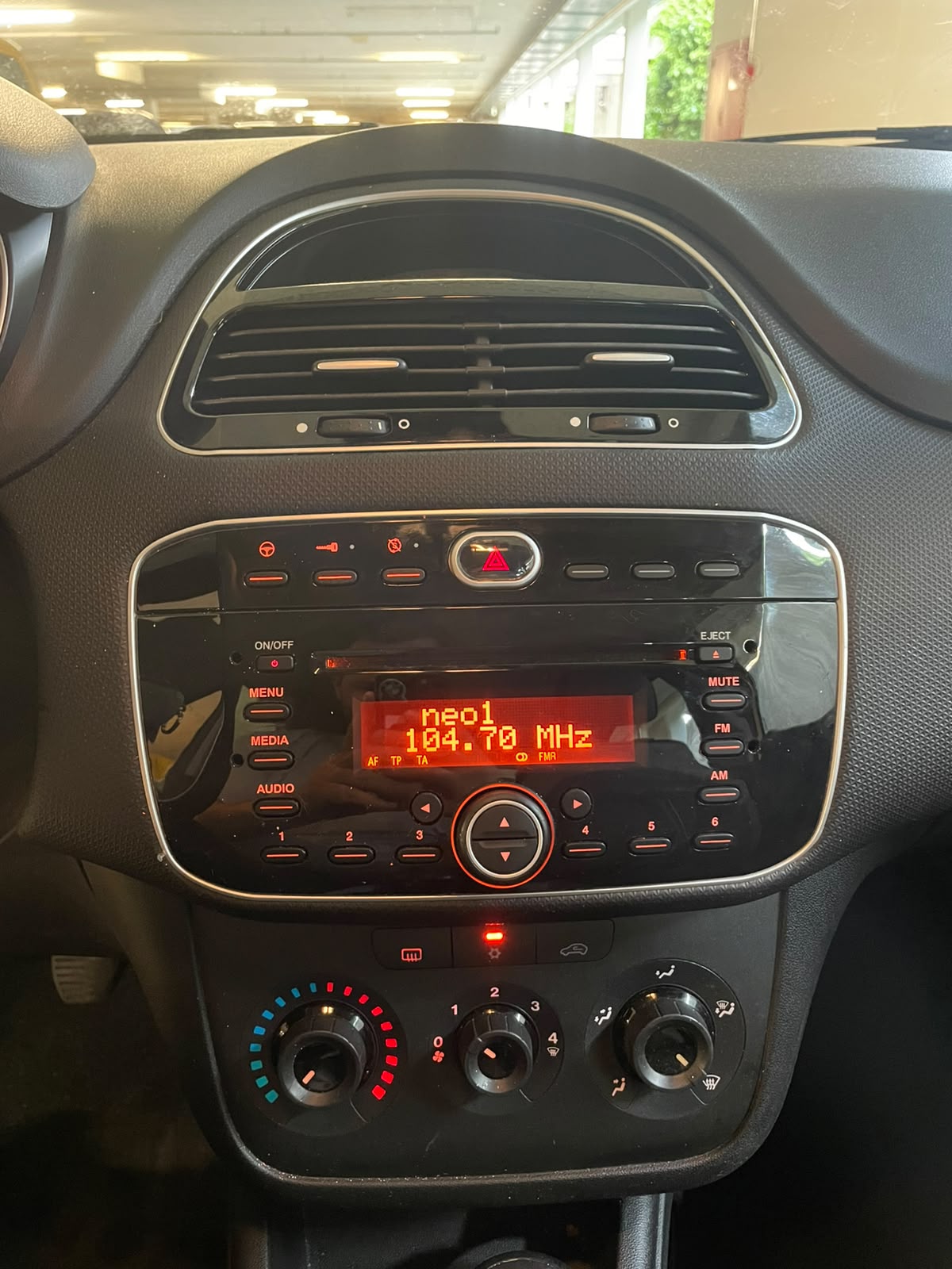 FIAT Punto 1.4 Lounge-image-18