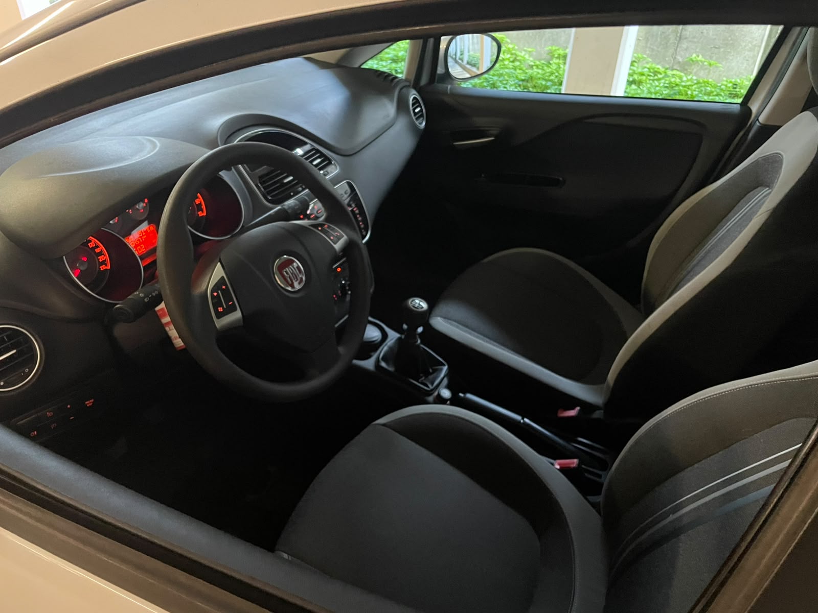 FIAT Punto 1.4 Lounge-image-11
