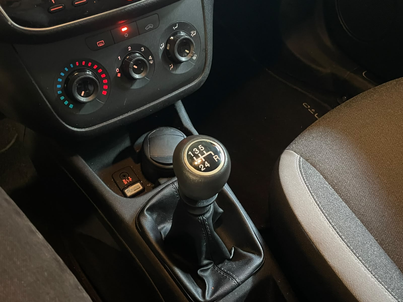 FIAT Punto 1.4 Lounge-image-16
