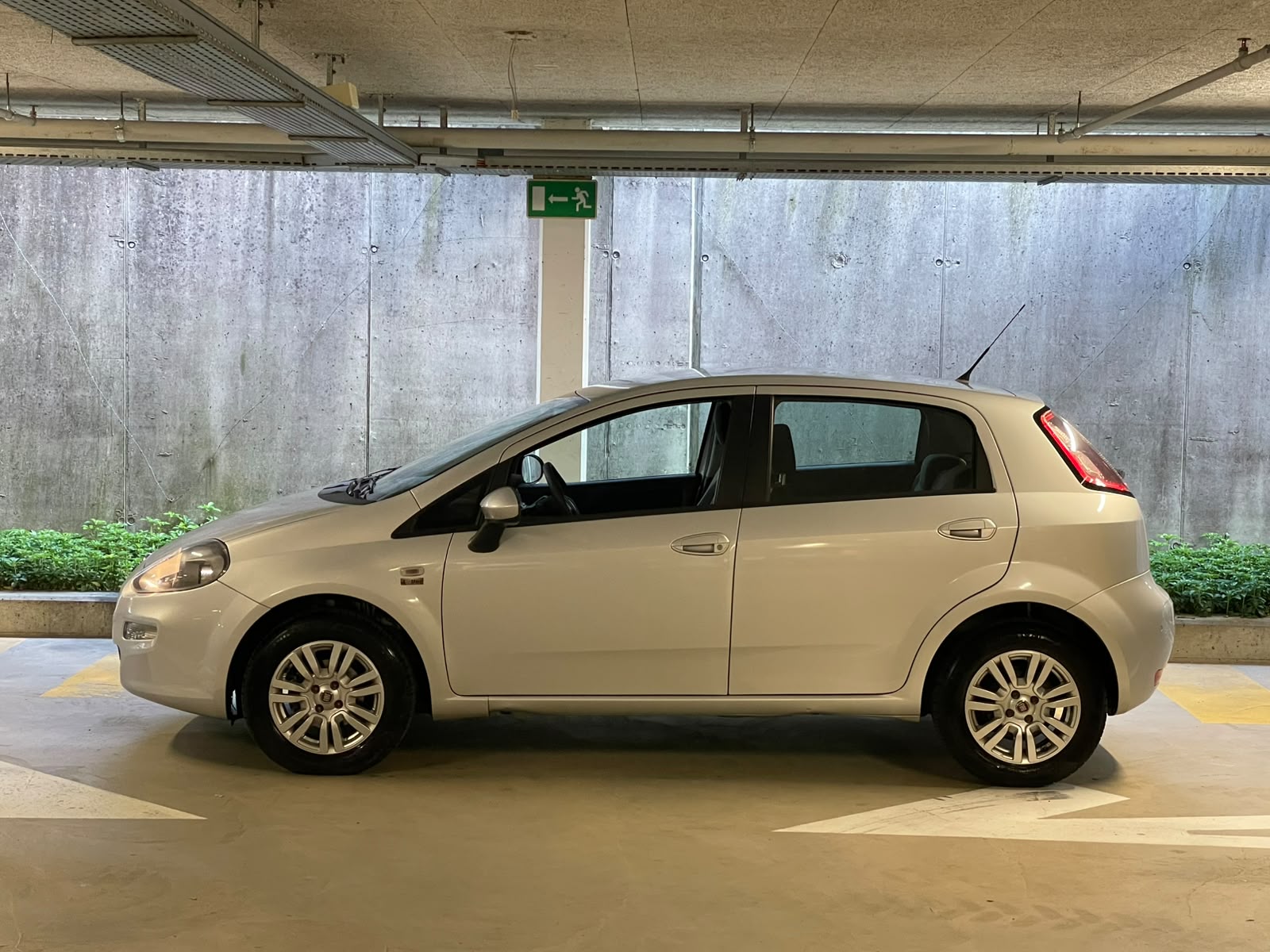 FIAT Punto 1.4 Lounge-image-2