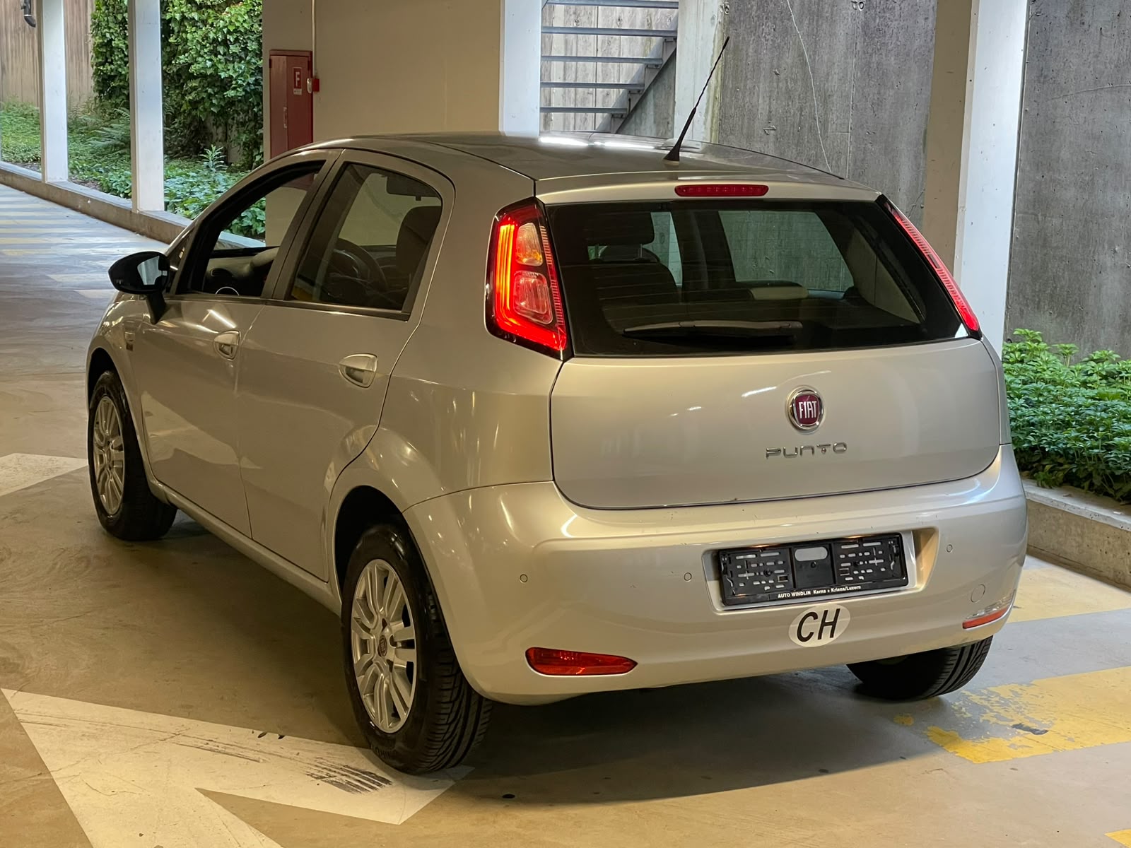FIAT Punto 1.4 Lounge-image-3