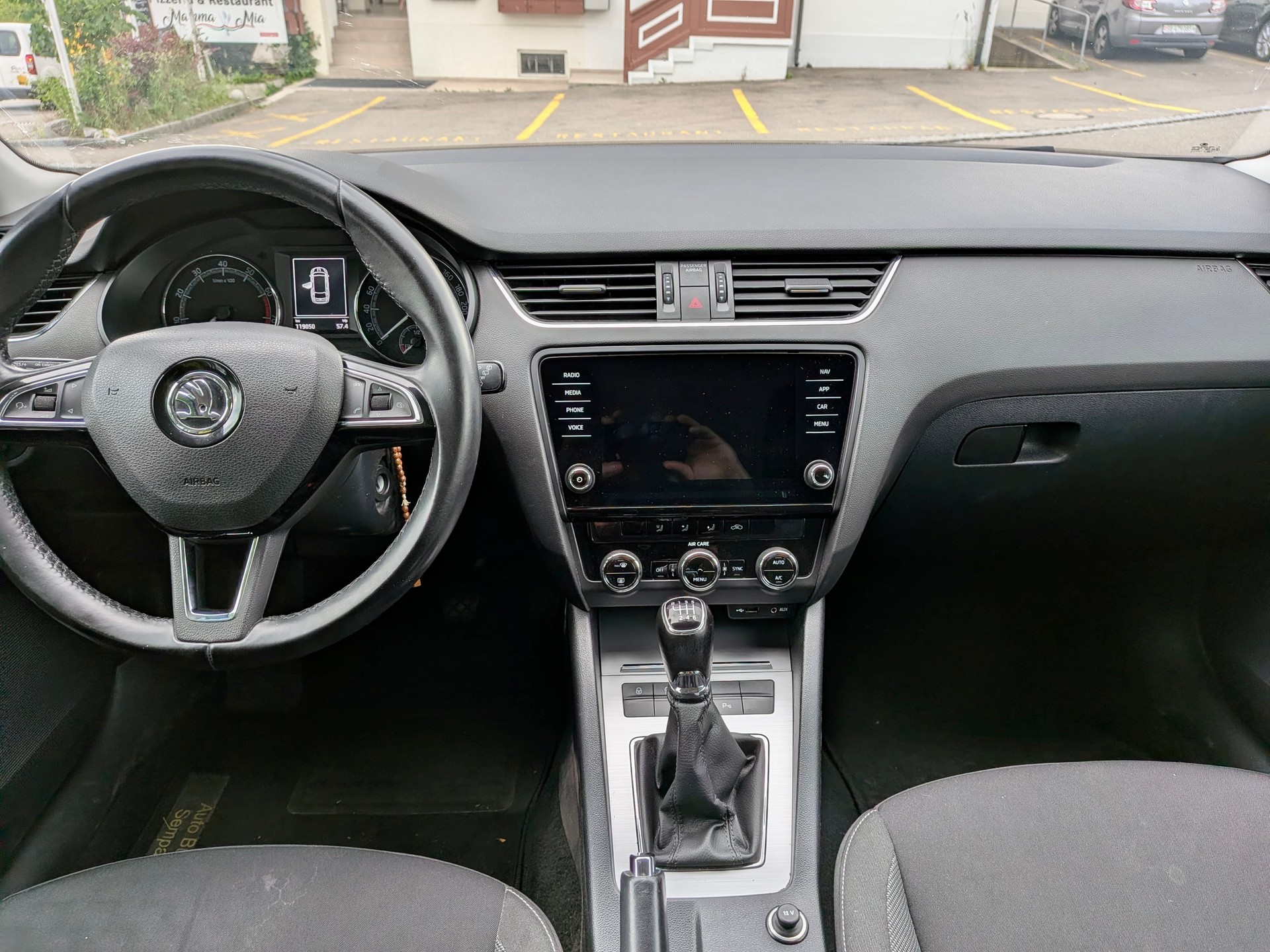 SKODA Octavia Combi 1.4 TSI Style-image-1