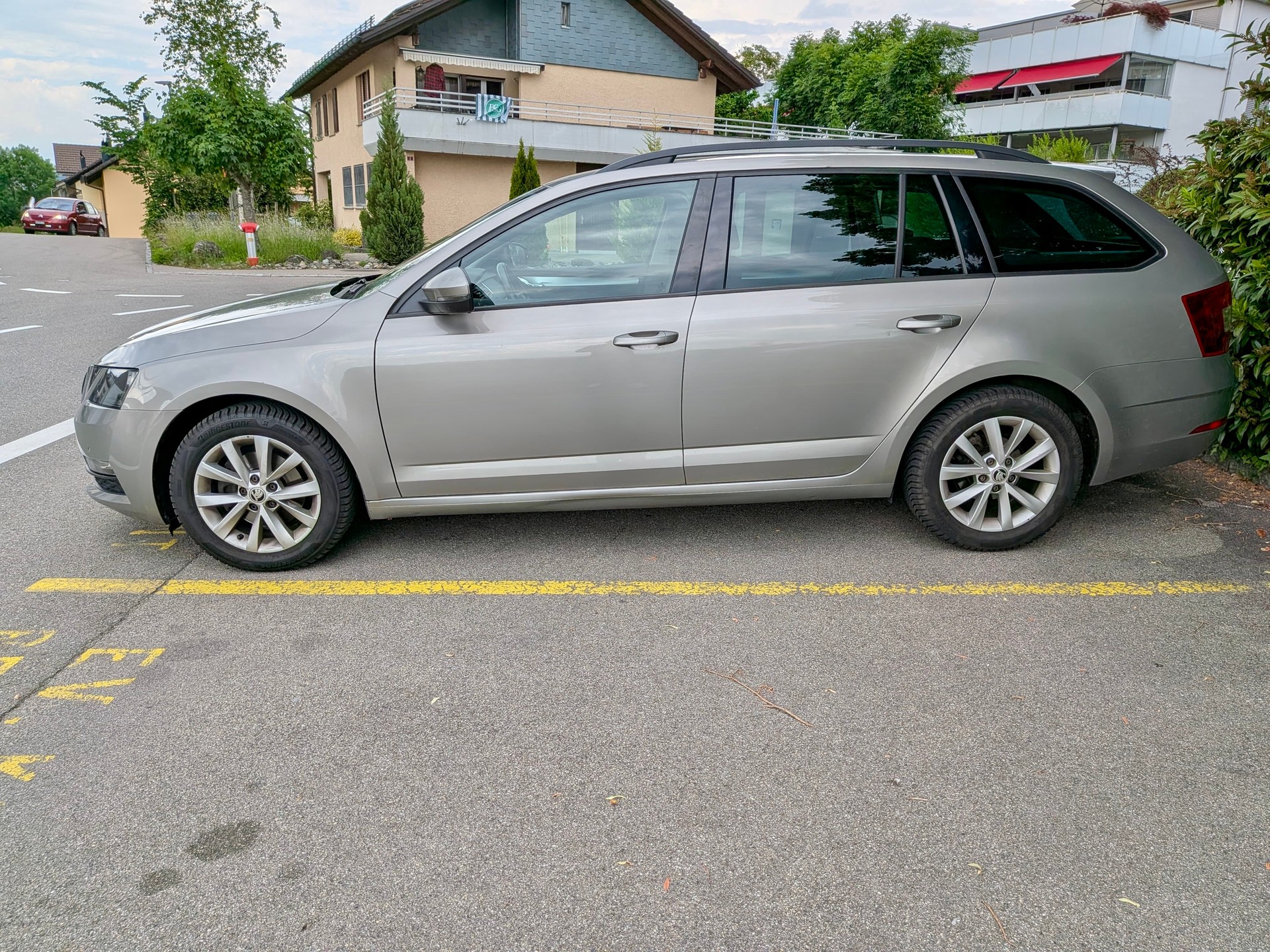 SKODA Octavia Combi 1.4 TSI Style-image-4