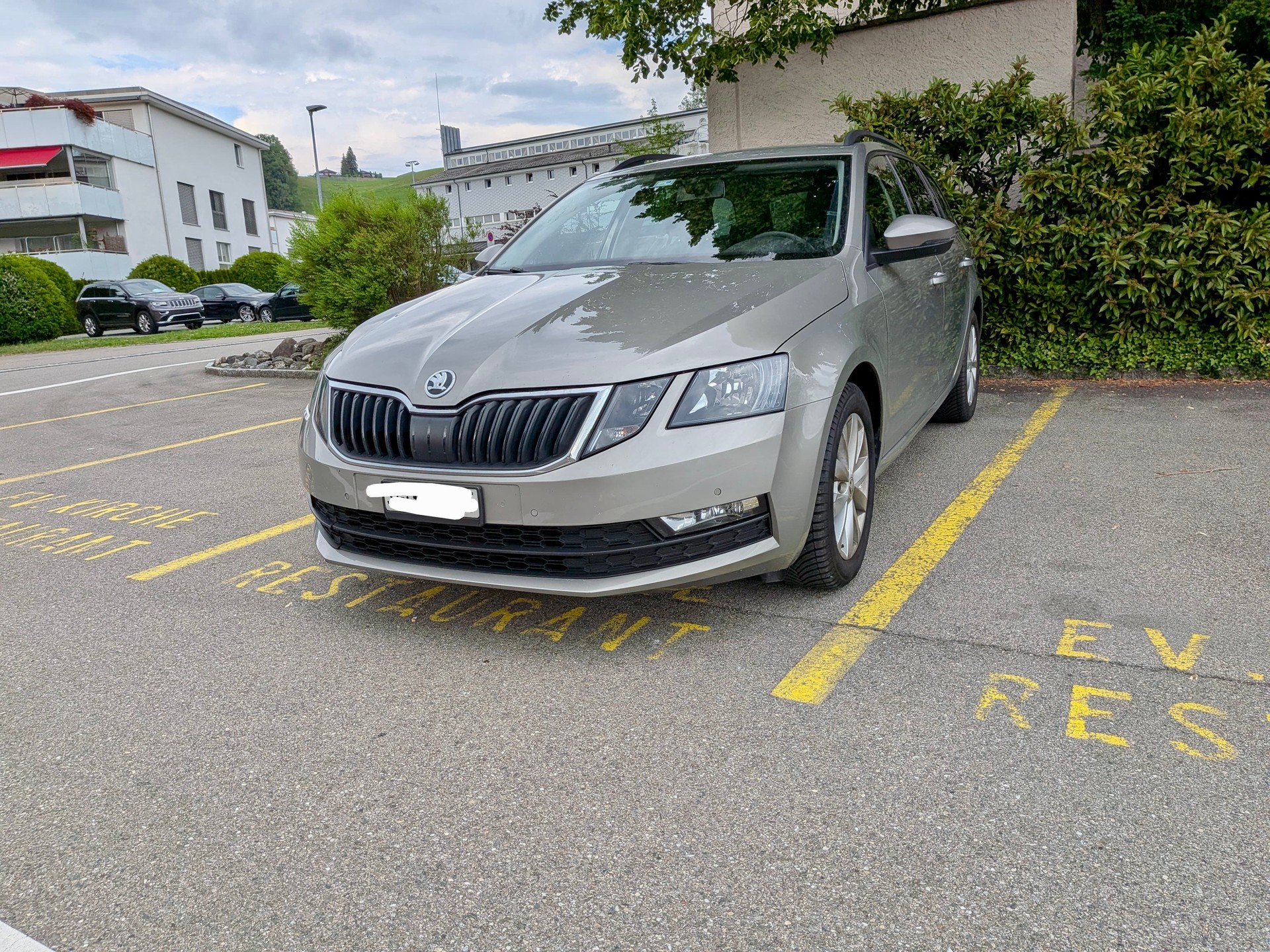 SKODA Octavia Combi 1.4 TSI Style-image-3