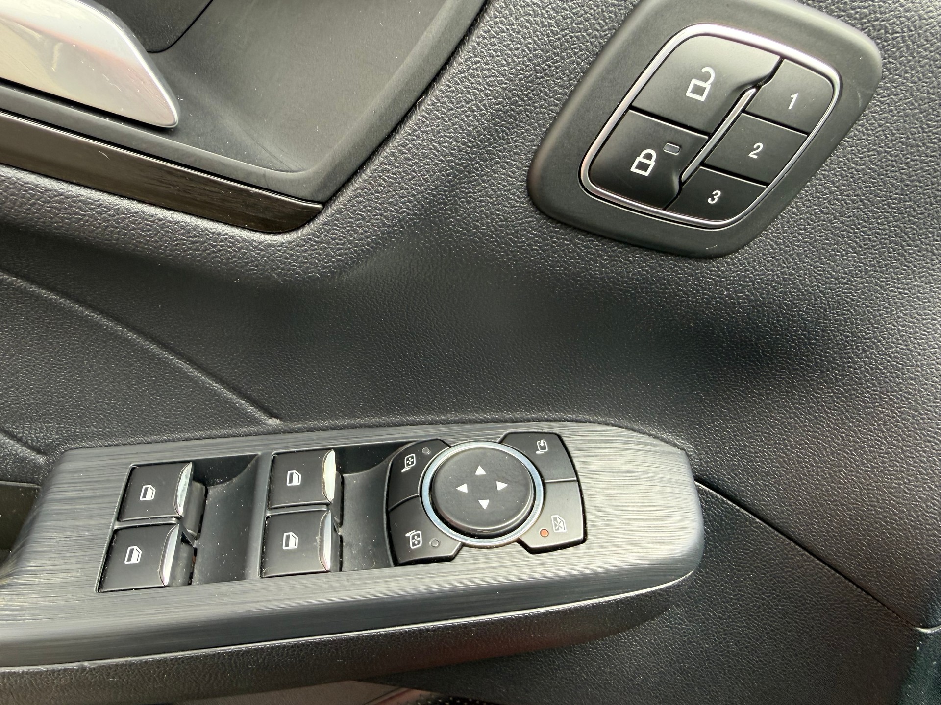 FORD Kuga 2.0 TDCi EcoBlue Vignale 4WD Automat-image-10